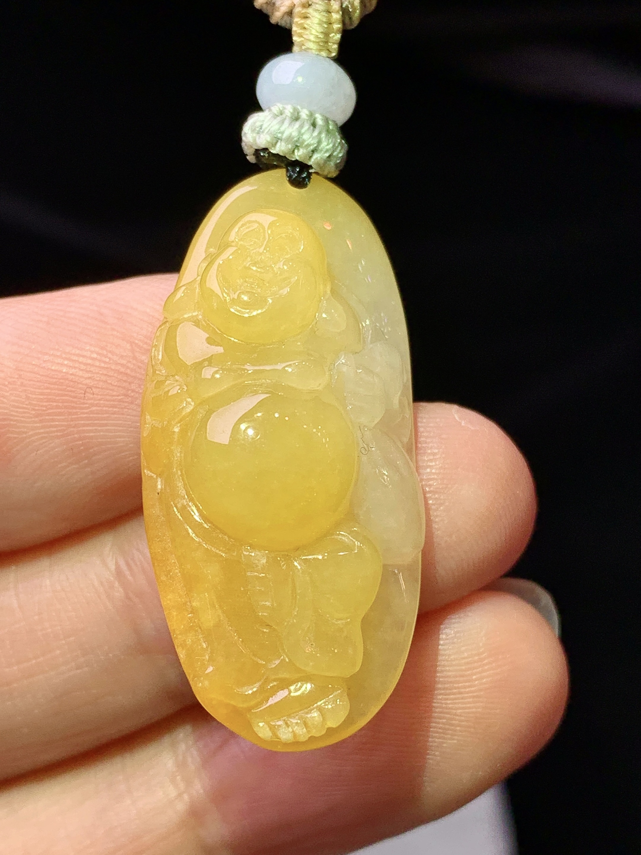 黄翡逍遥佛公吊坠 玉质细腻 色泽艳丽清新 水润亮眼 整体尺寸32.7*15.8*9.3w1