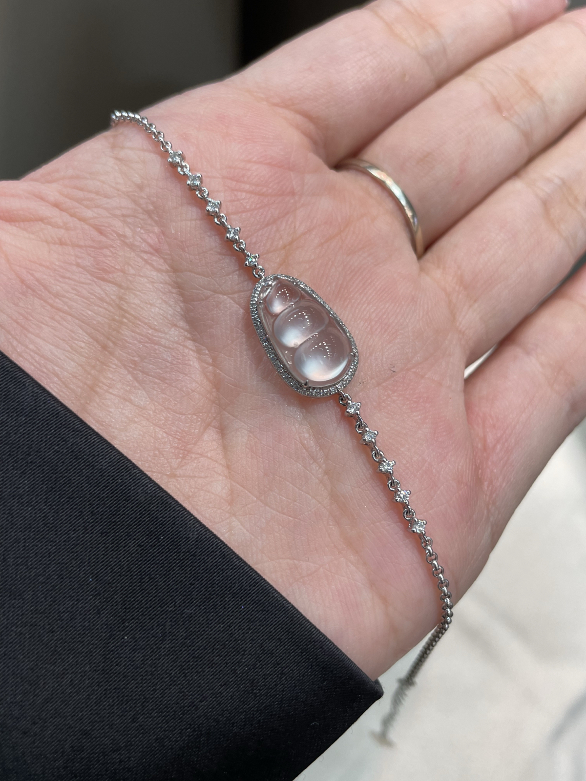 高冰 起光 起刚 福豆手链

18k金配钻镶嵌