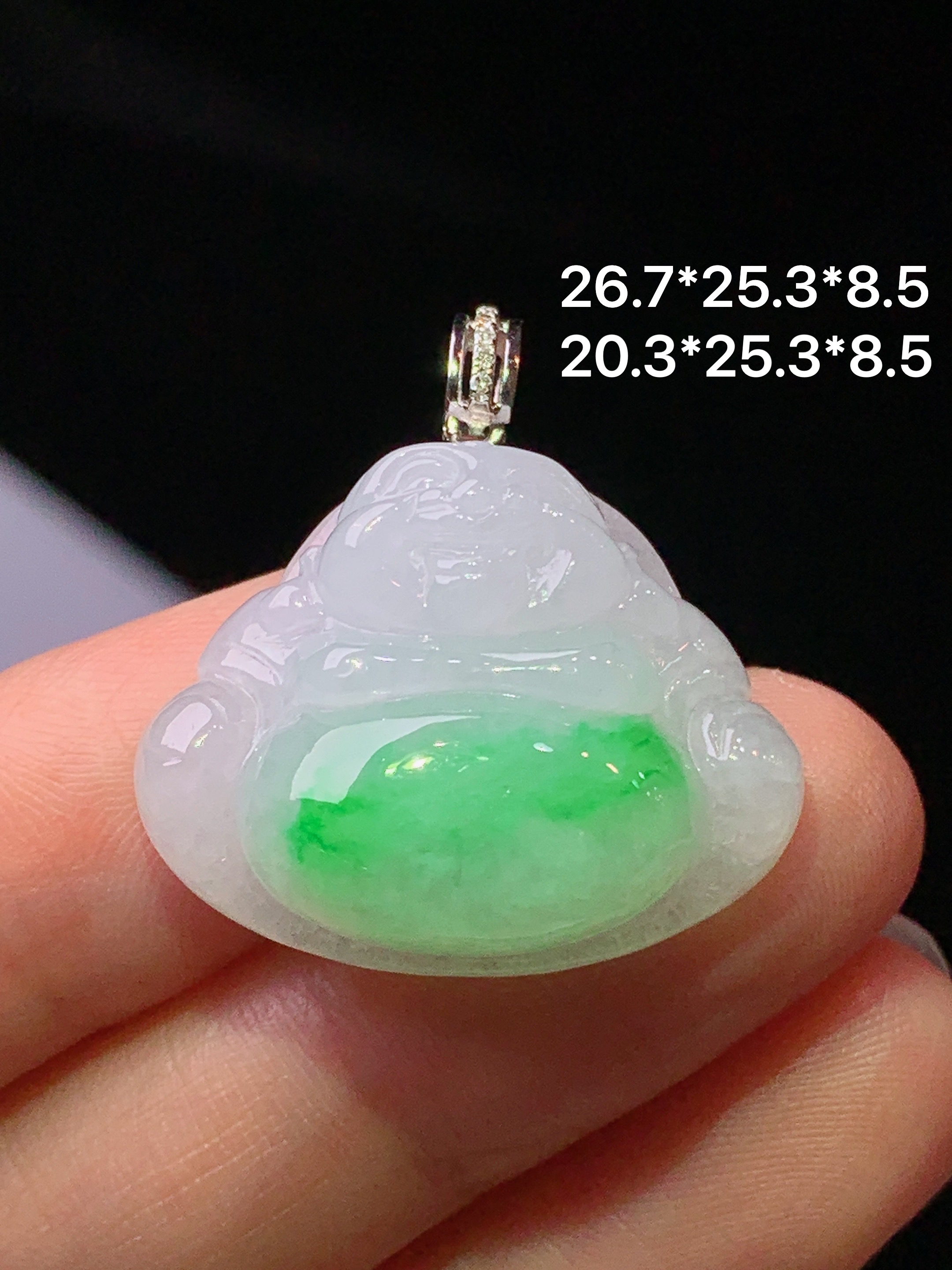 18k金镶嵌飘绿佛公吊坠 玉质细腻 色泽艳丽清新 水润亮眼 整体尺寸26.7*25.3*8.5L4