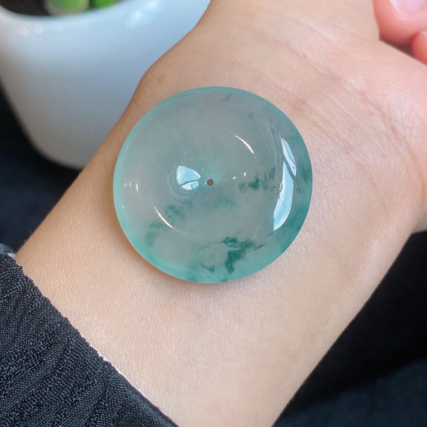 冰飘花平安扣 
冰透种老，起胶起光
饱满有质感，飘花灵动
尺寸如图一  实物更美～