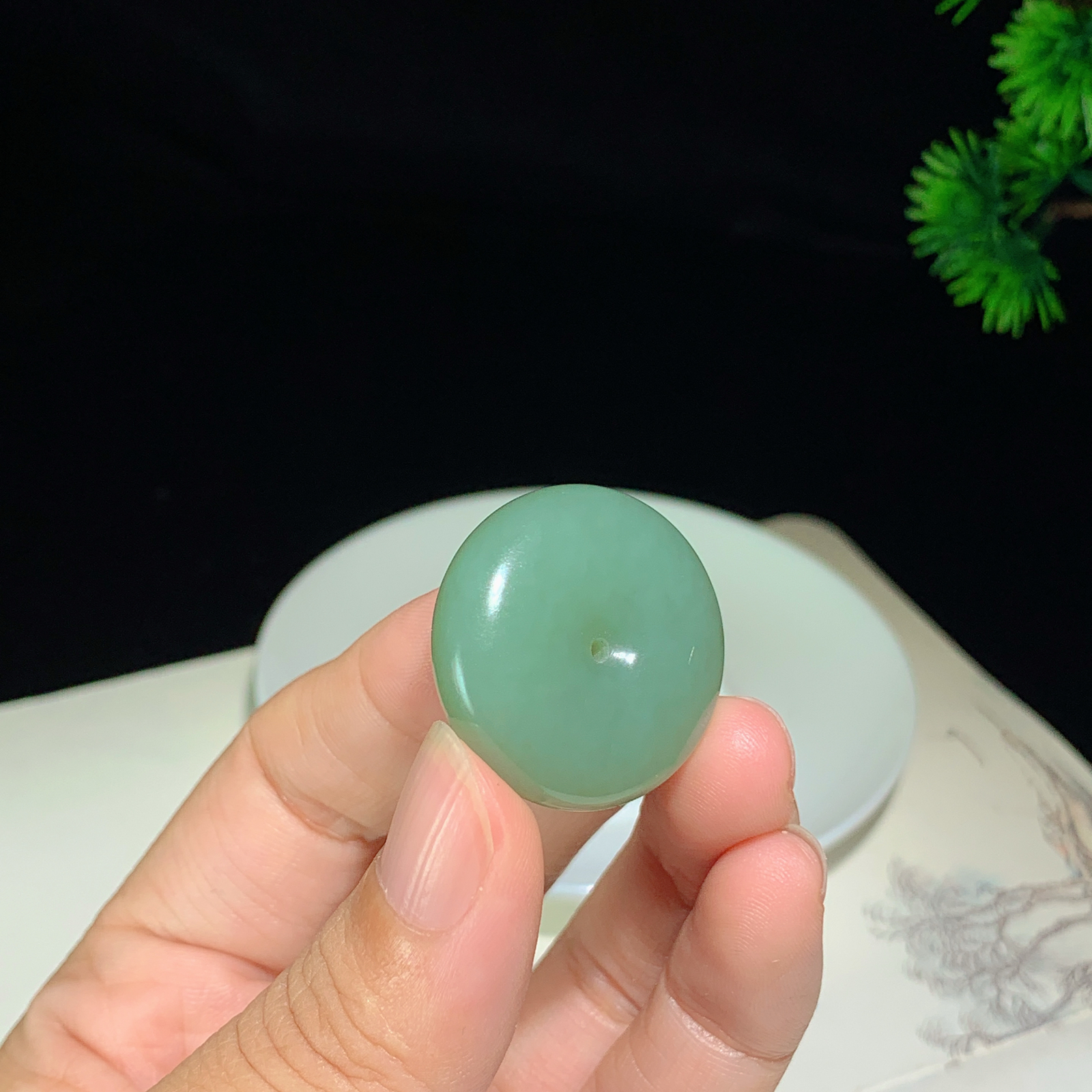 和田玉且末蓝平安扣。尺寸28.0/11.7，玉质细腻油润 脂粉好，品质好！