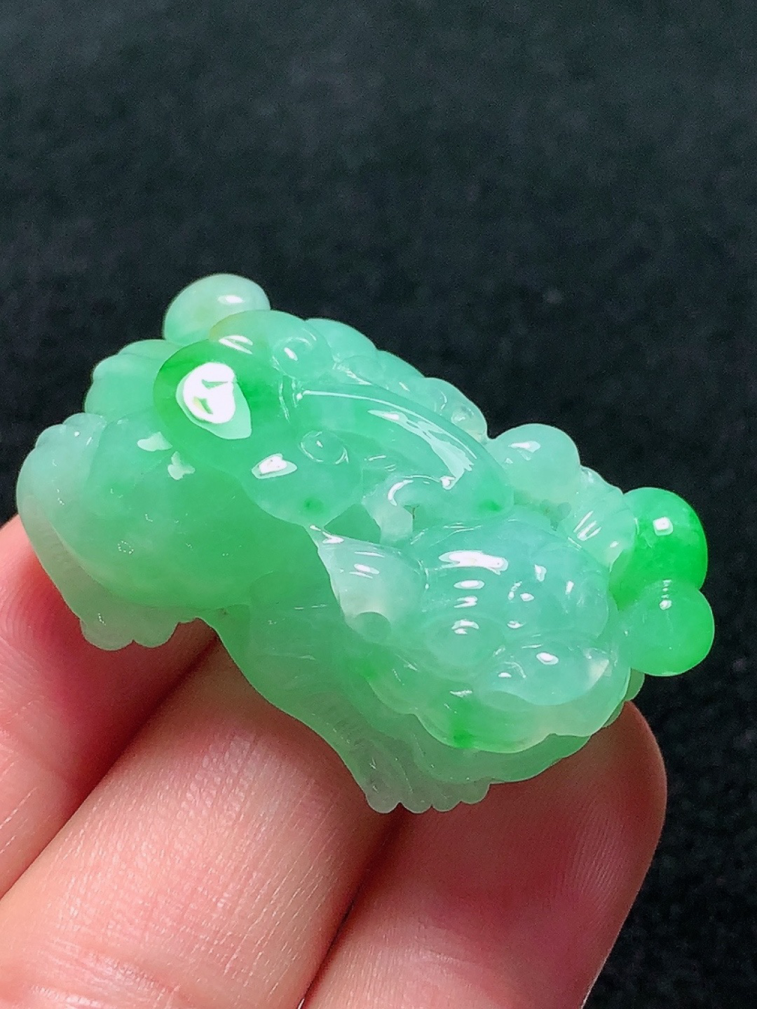 ️冰种底色飘绿貔貅，种老水头好，清爽漂亮，饱满，尺寸：38.3/24.8/14mm.