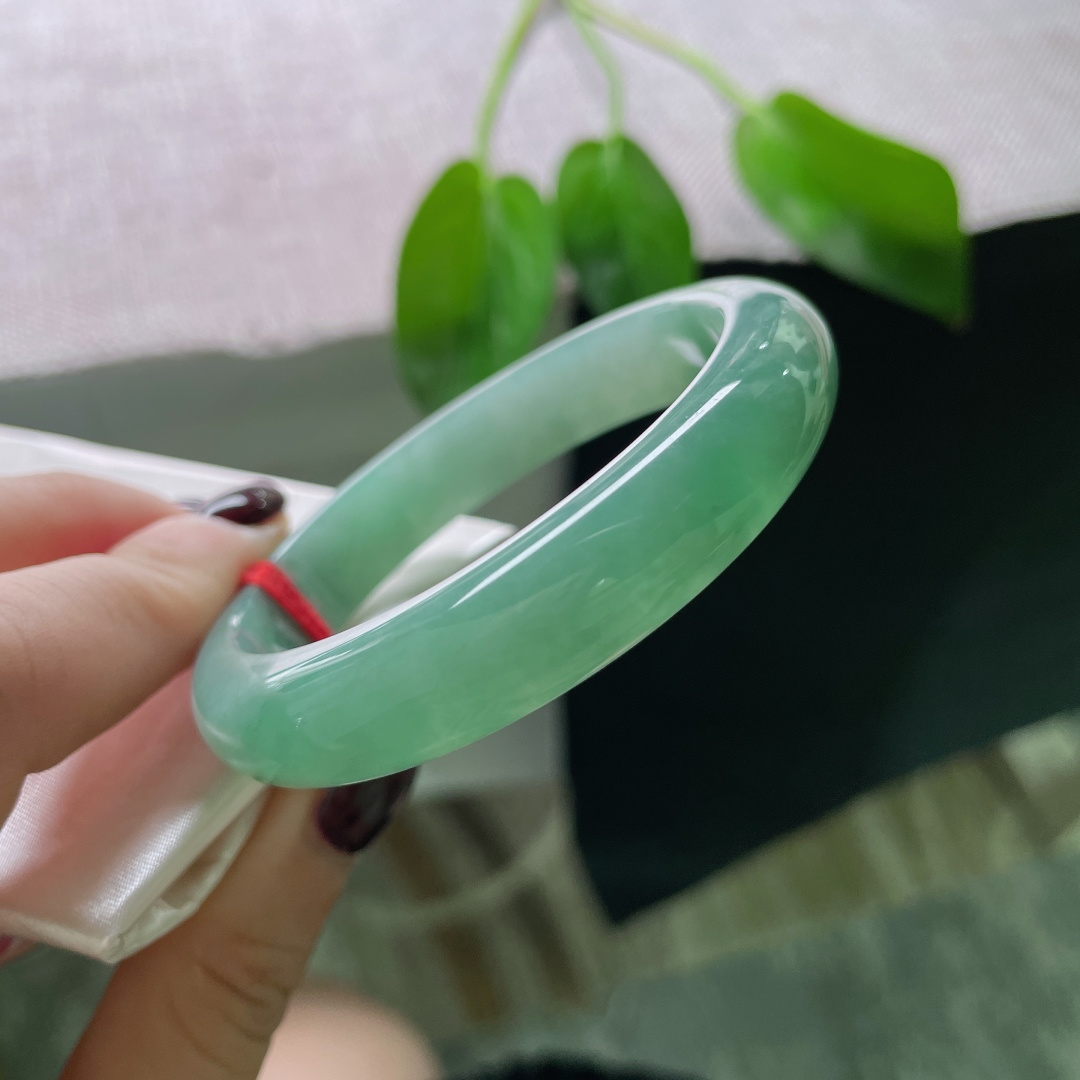 54.5/11.6/7.7，绿底正圈，水头好，底子细腻，清新、有质感、纯粹、匠心独具，一点皮纹，ss50146a