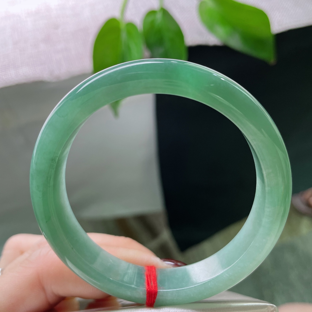 54.5/11.6/7.7，绿底正圈，水头好，底子细腻，清新、有质感、纯粹、匠心独具，一点皮纹，ss50146a