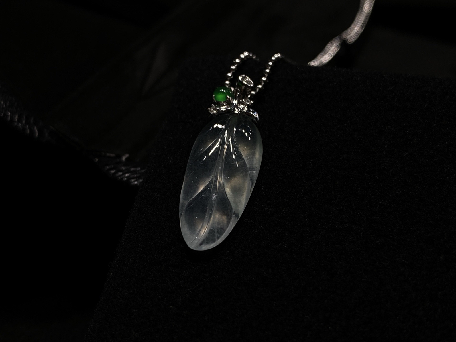 🤍白冰·叶子

冰透如镜，起莹起光，气质之选～