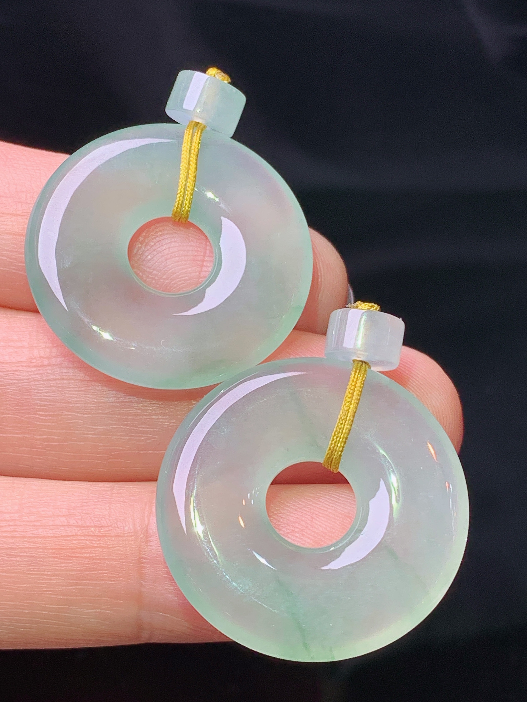 冰种平安环一对 玉质细腻 色泽艳丽清新 水润亮眼 整体尺寸24.8*3.8j2