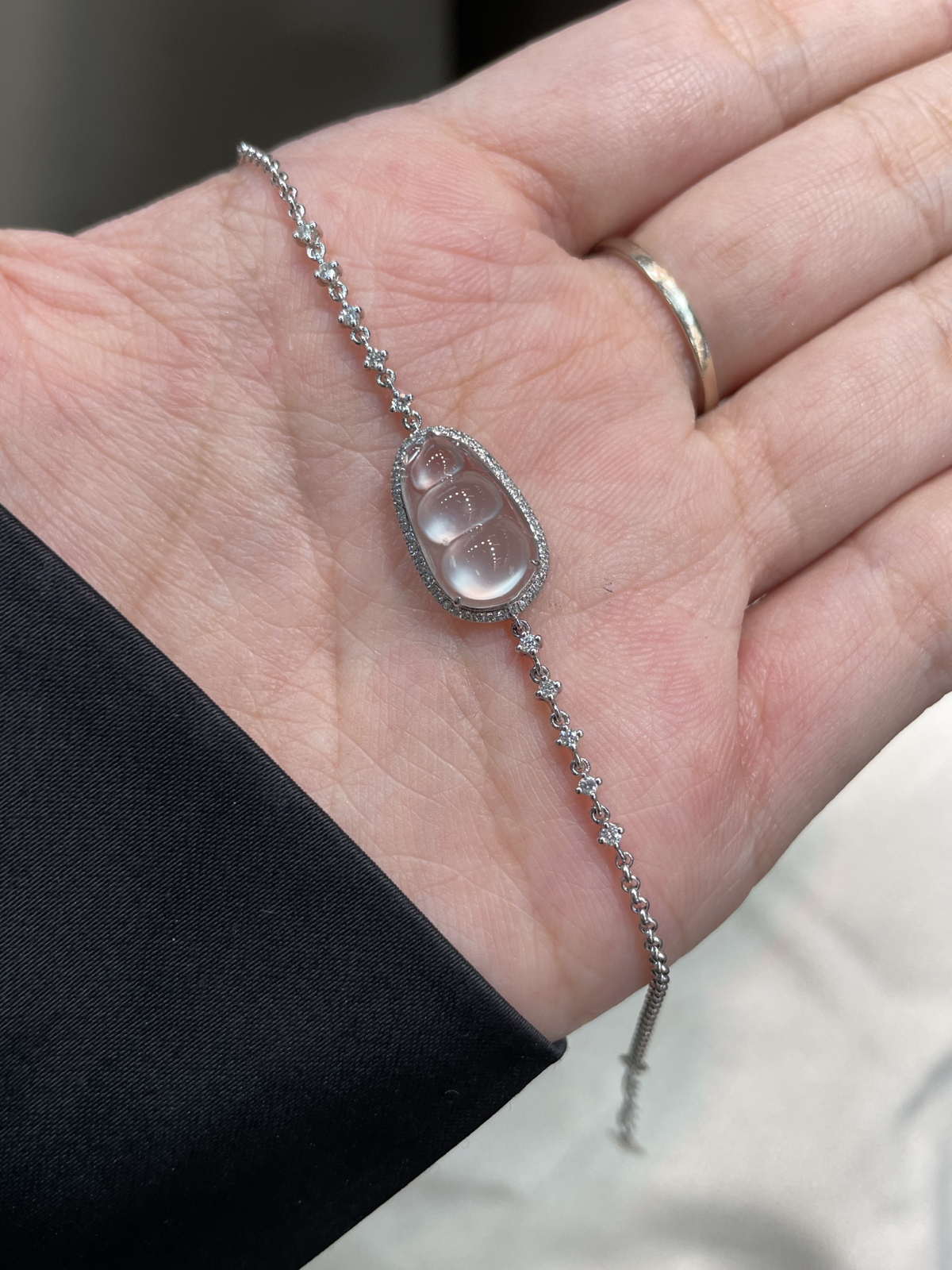 高冰 起光 起刚 福豆手链

18k金配钻镶嵌