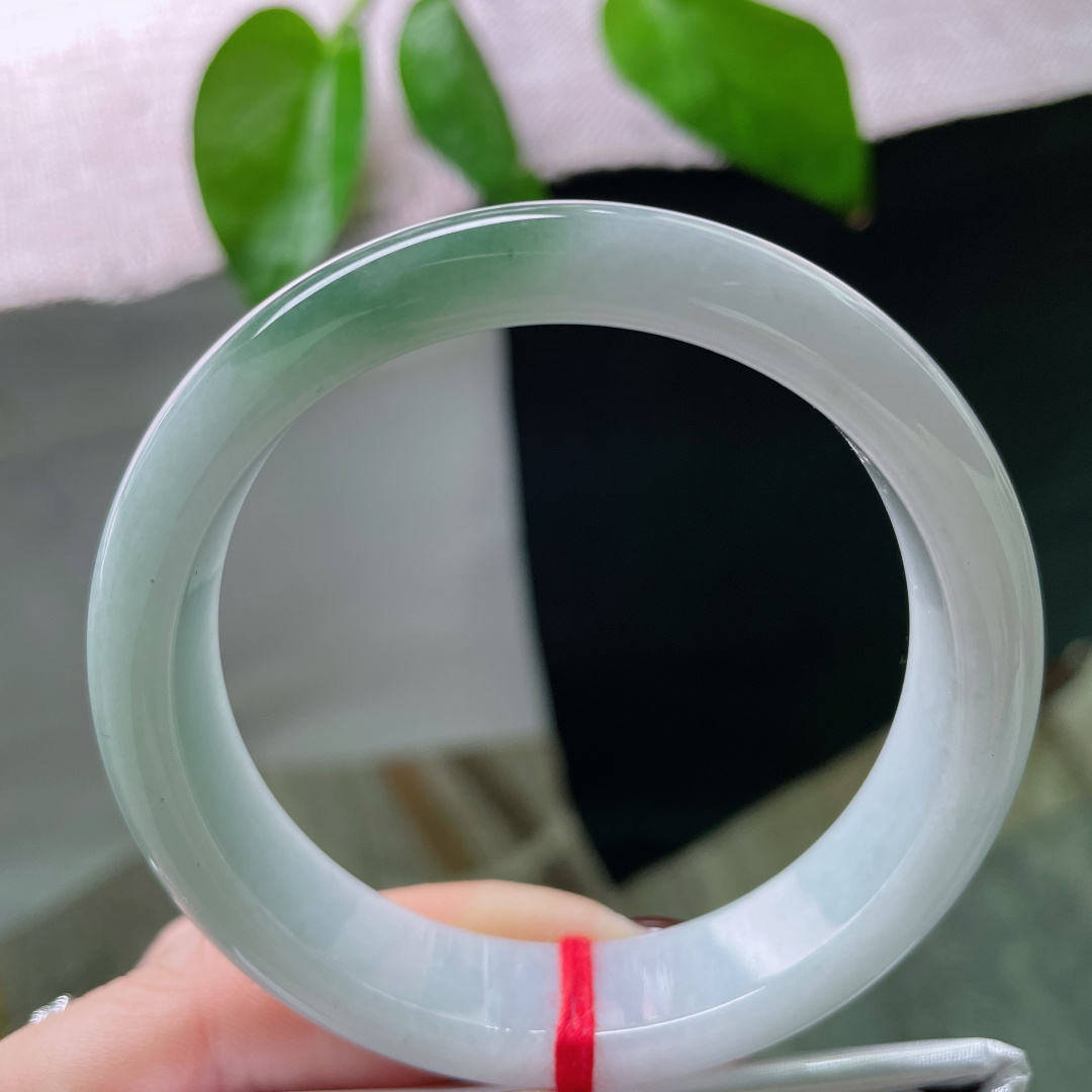 55.7/13.4/7.7油青正圈，水润细腻，一抹绿色，婉间温婉，贵气。，ss49280a