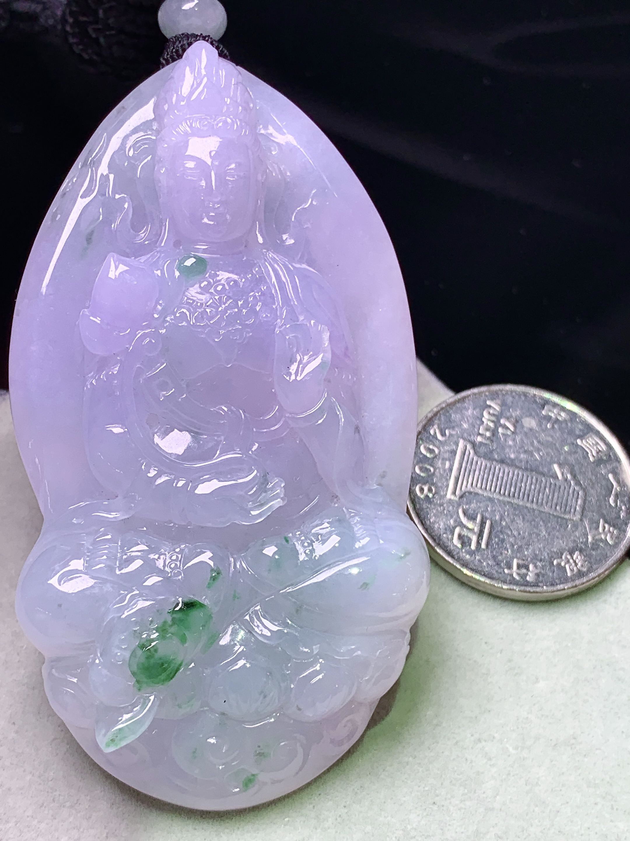 淡紫罗兰飘绿观音菩萨吊坠 玉质细腻 色泽艳丽清新 水润亮眼 整体尺寸70.5*38.3*10w1