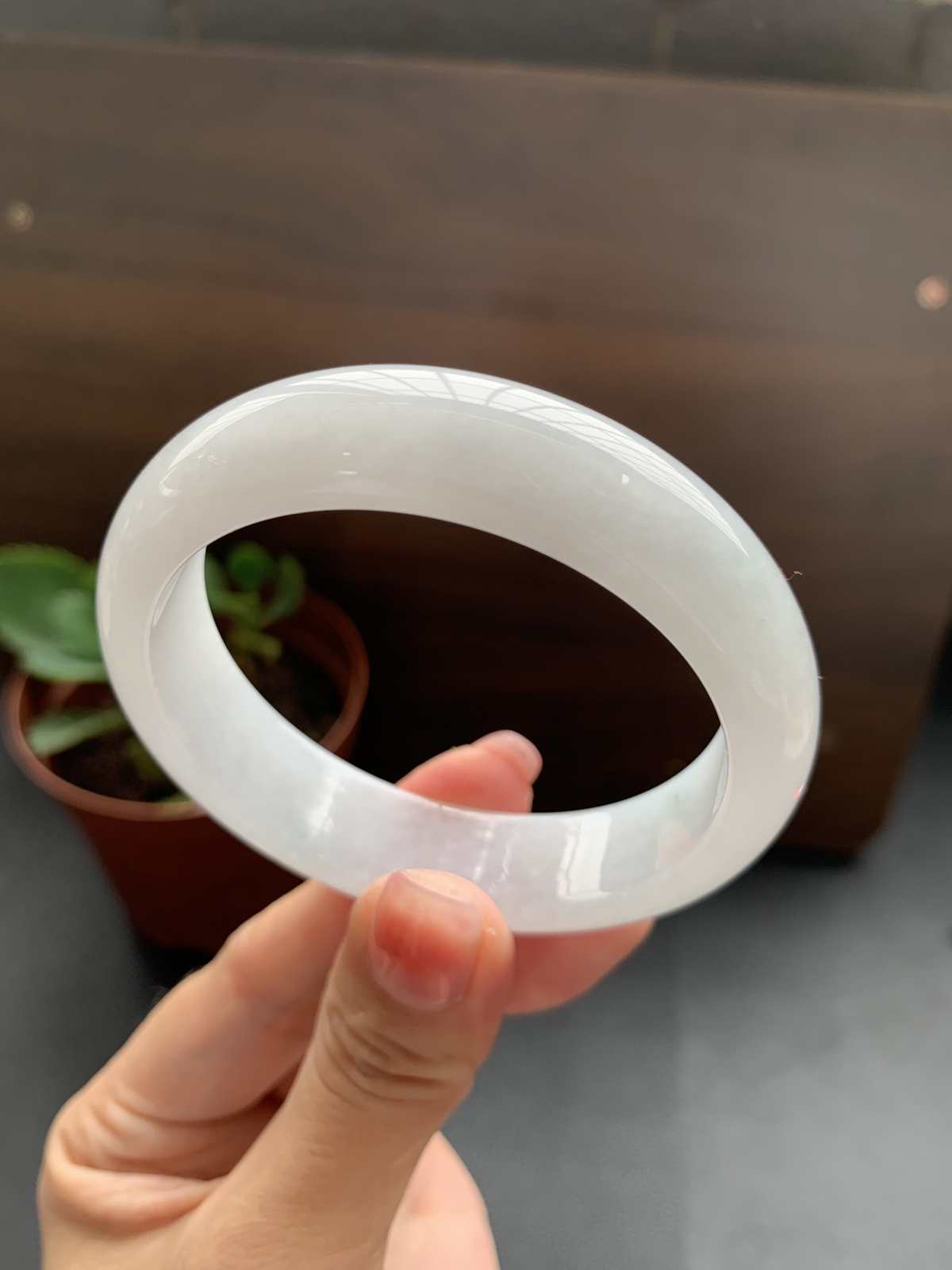 冰细腻白月光手镯，圈口53.8-14-7.4，冰润种水好，经典白月光干净清爽