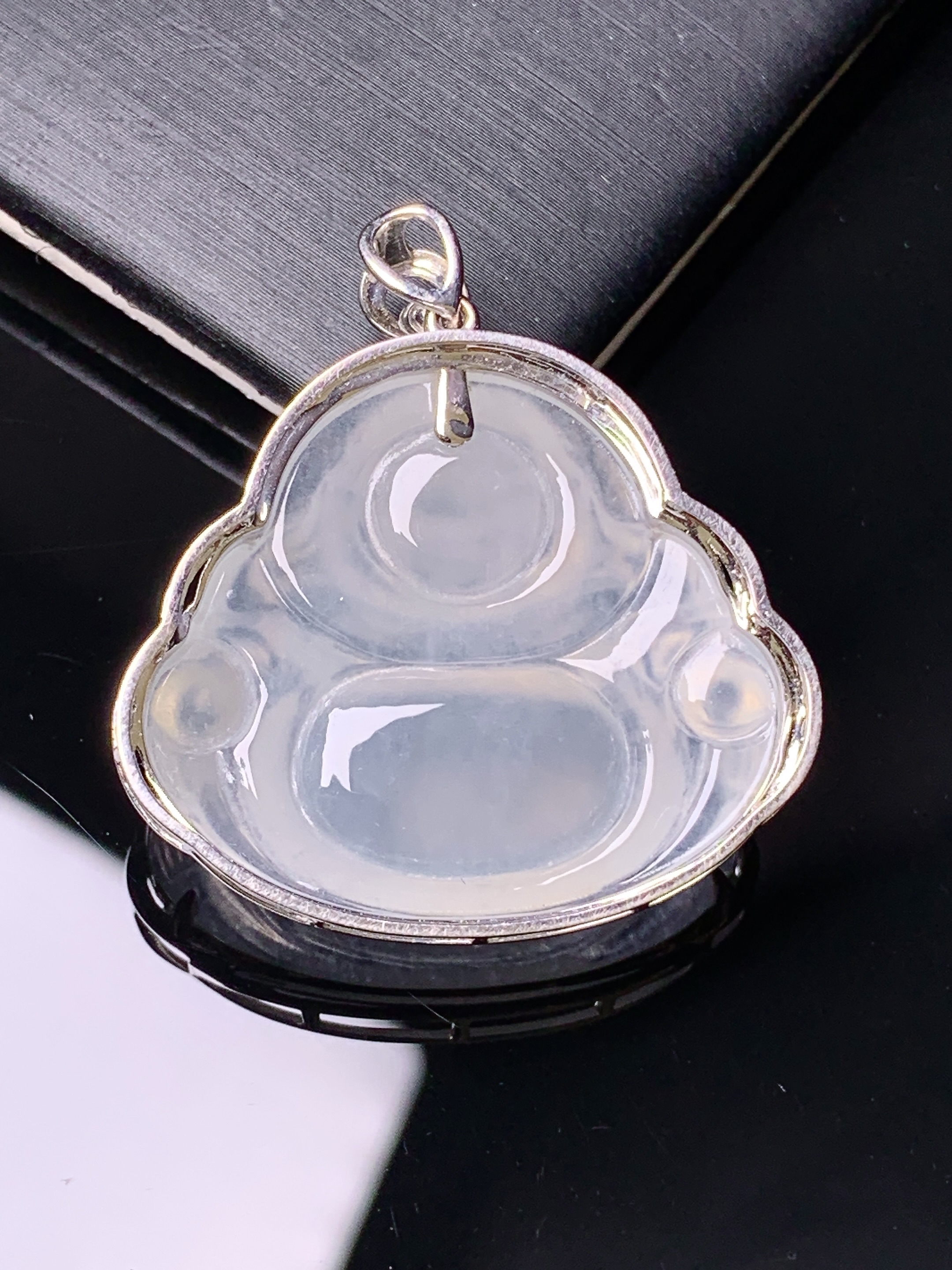 18k金镶嵌冰种佛公吊坠 玉质细腻 色泽艳丽清新 水润亮眼 整体尺寸32.8*30*8.2b2