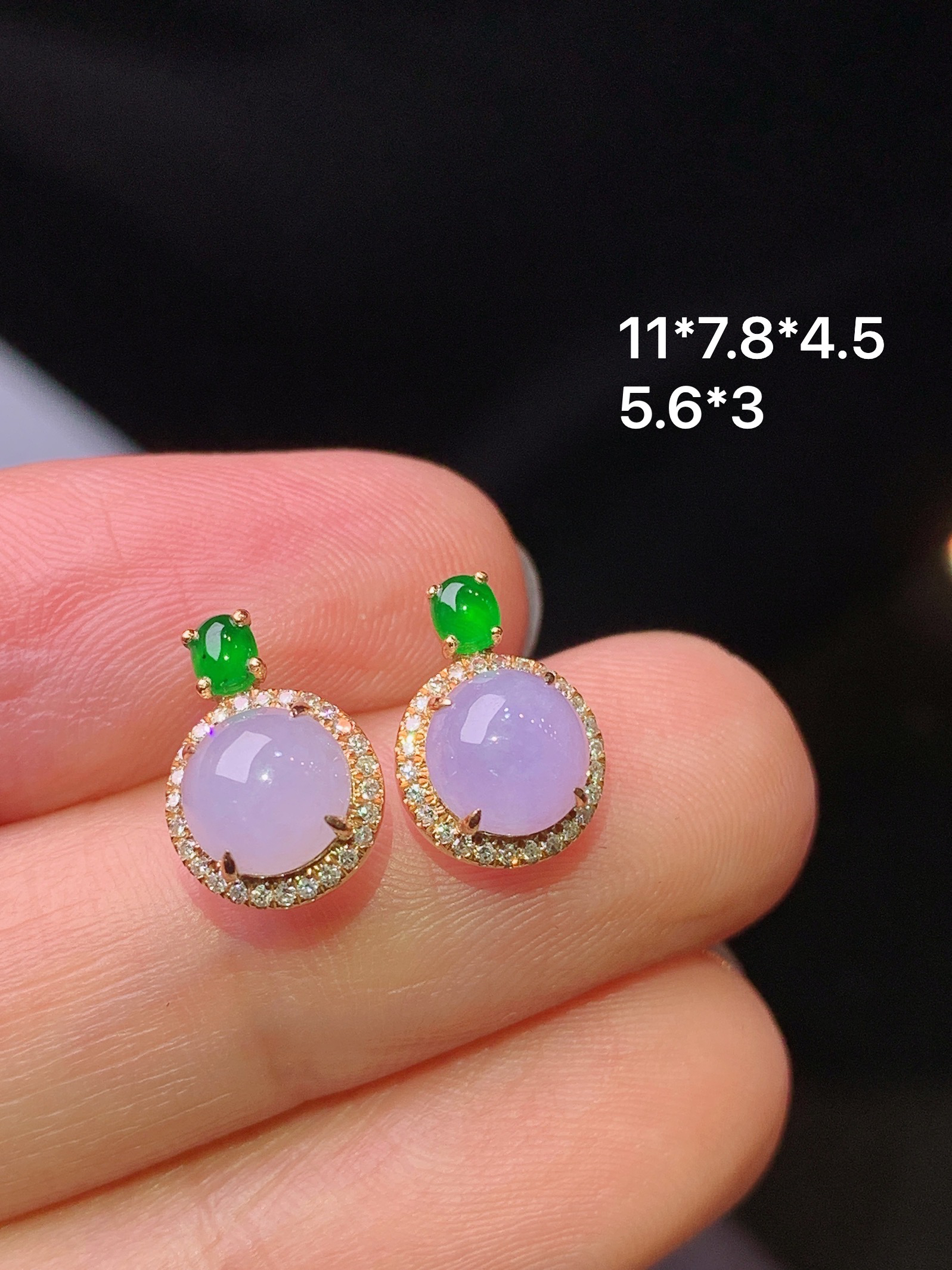 18k金钻镶嵌紫罗兰蛋面耳钉 玉质细腻 色泽艳丽清新 水润亮眼 整体尺寸11*7.8*4.5b2