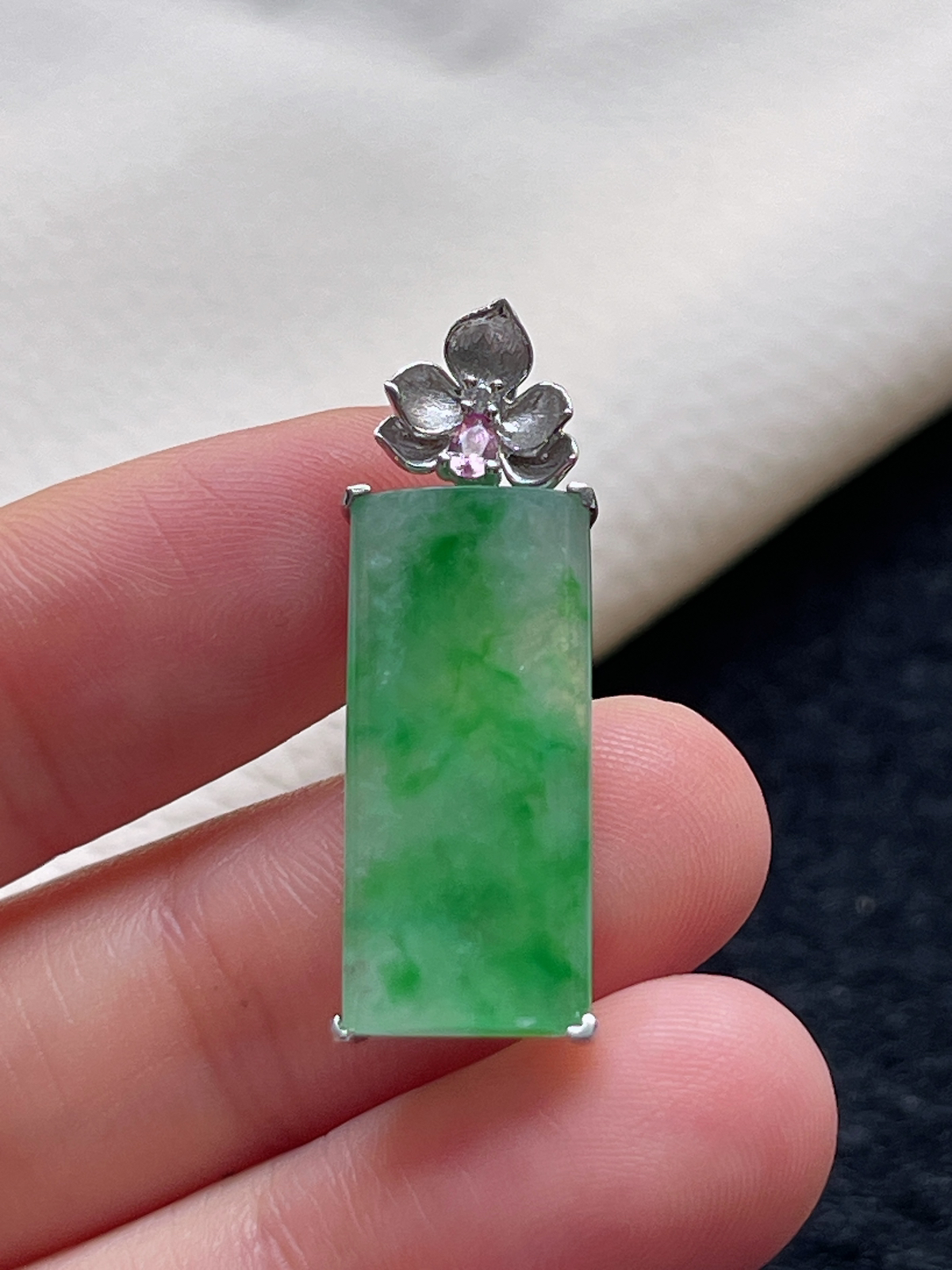 18k金 翡翠冰糯种飘绿无事牌挂件