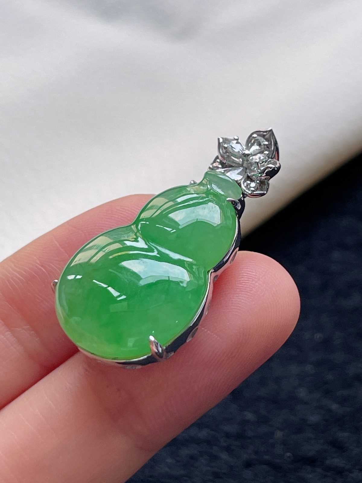 18k金 翡翠冰糯种飘绿葫芦挂件