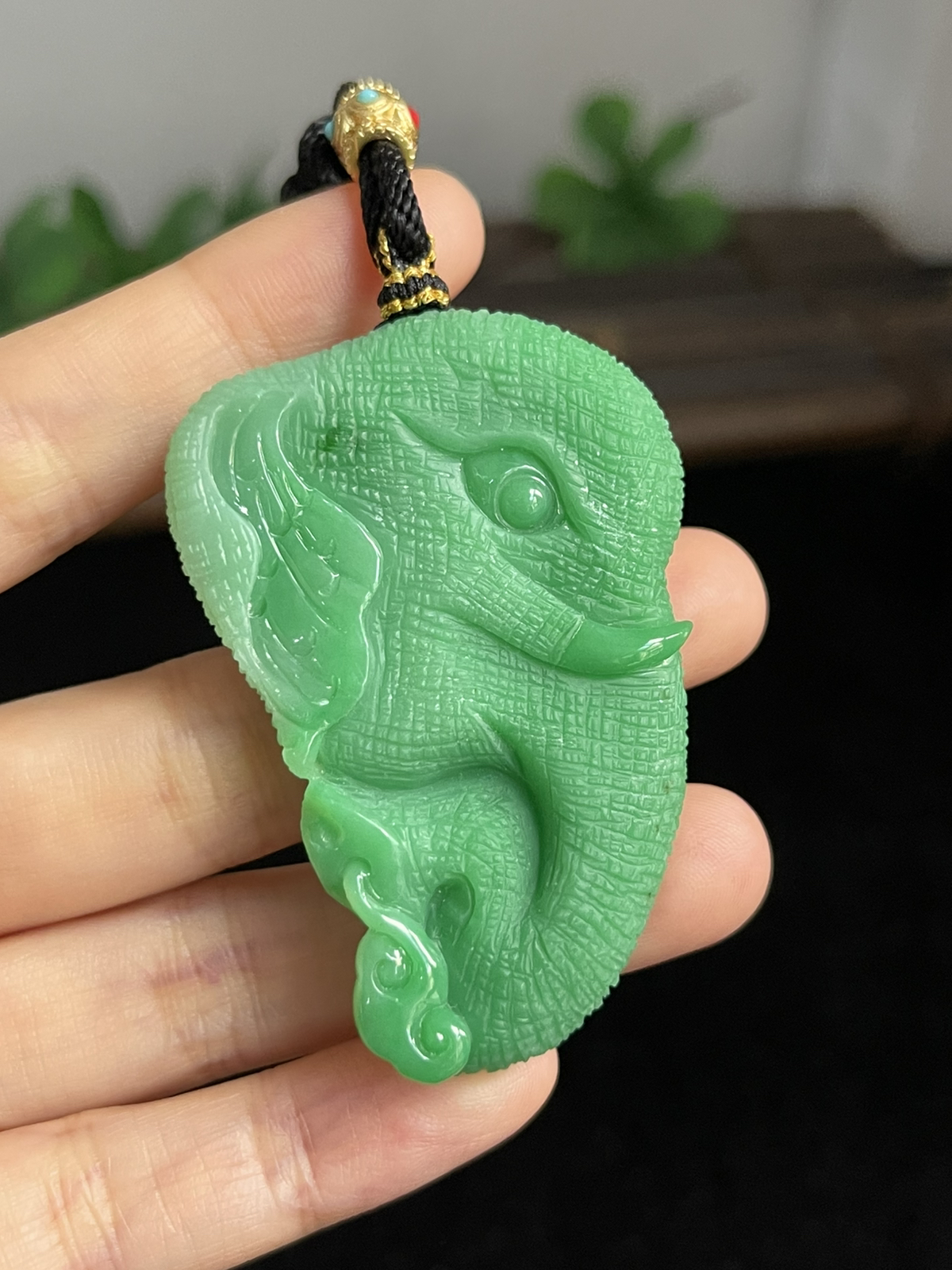 翡翠糯化种绿色吊坠
