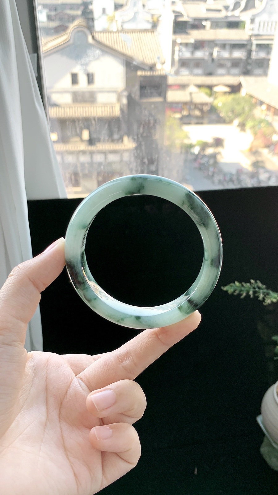 飘花手镯
尺寸：60-12.4-8.6