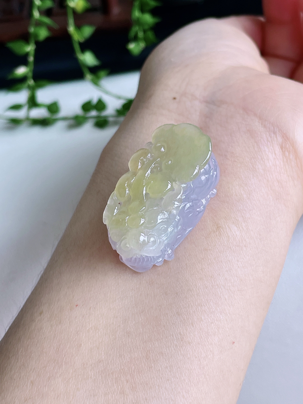 【裸石】冰紫底貔貅飘黄翡貔貅吊坠
【说明】缅料 性价比高  
【尺寸】34-17.7-16.