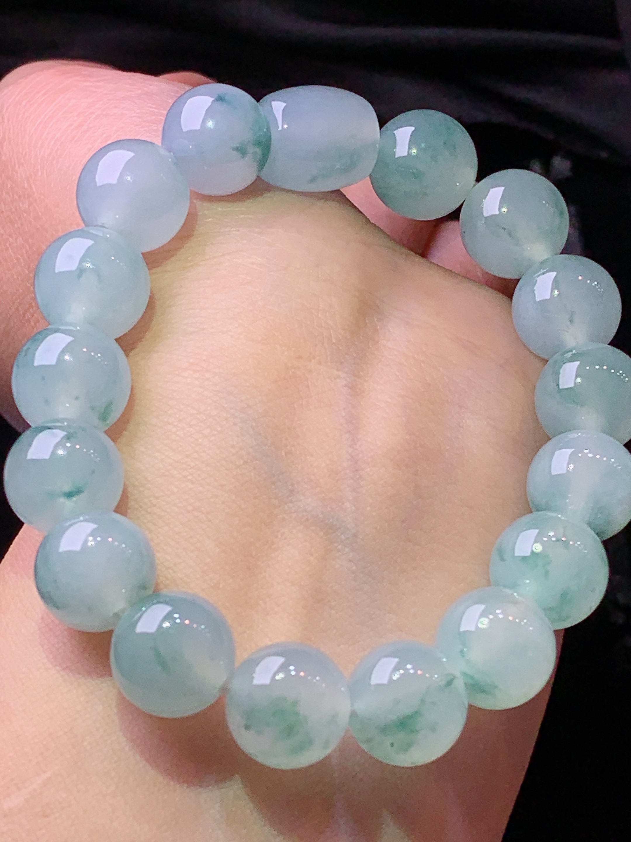 冰种飘花圆珠手链 玉质细腻 色泽艳丽清新 水润亮眼 整体尺寸12h3