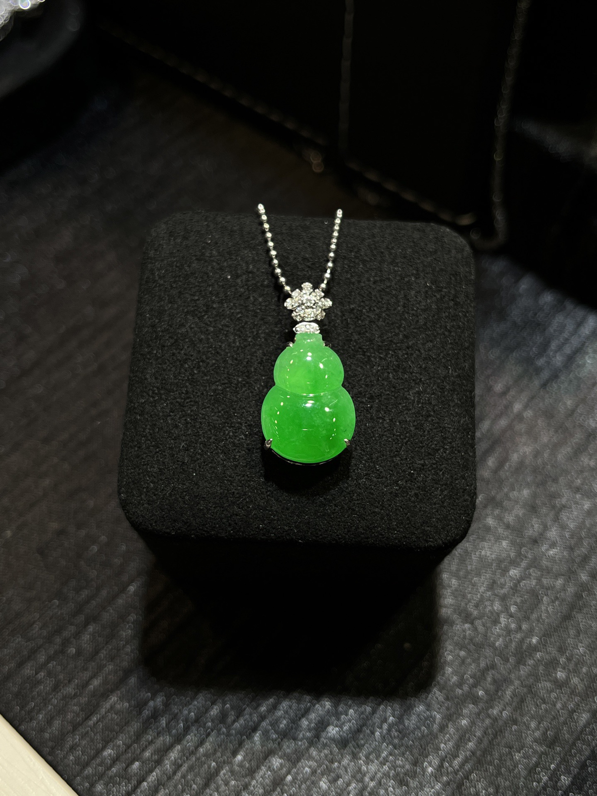 种好正阳绿裸镶满色葫芦……
-

尺寸看图一
18k金镶嵌