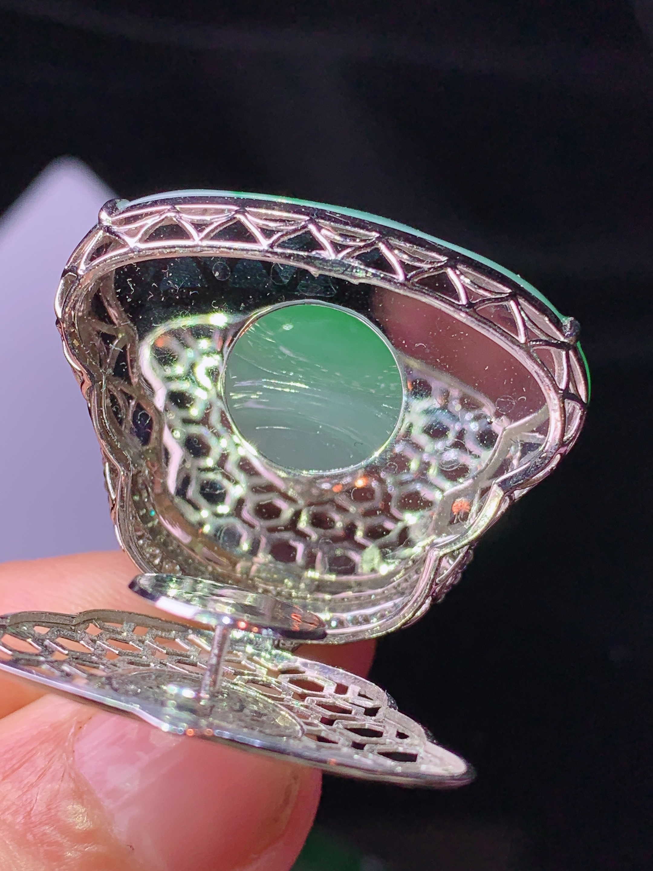 18k金钻镶嵌飘绿佛公吊坠 玉质细腻 色泽艳丽清新 水润亮眼 整体尺寸34*31*11.8j2