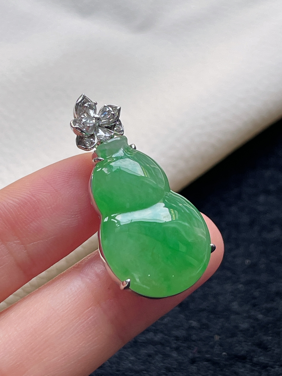 18k金 翡翠冰糯种飘绿葫芦挂件