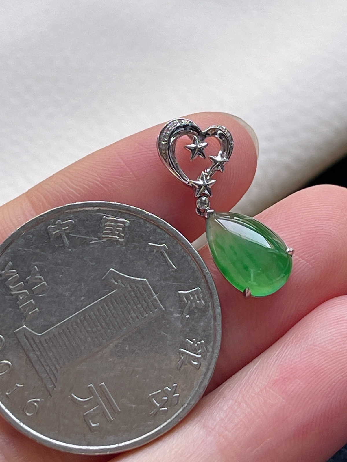 18k金翡翠冰糯种浅绿色飘花挂件