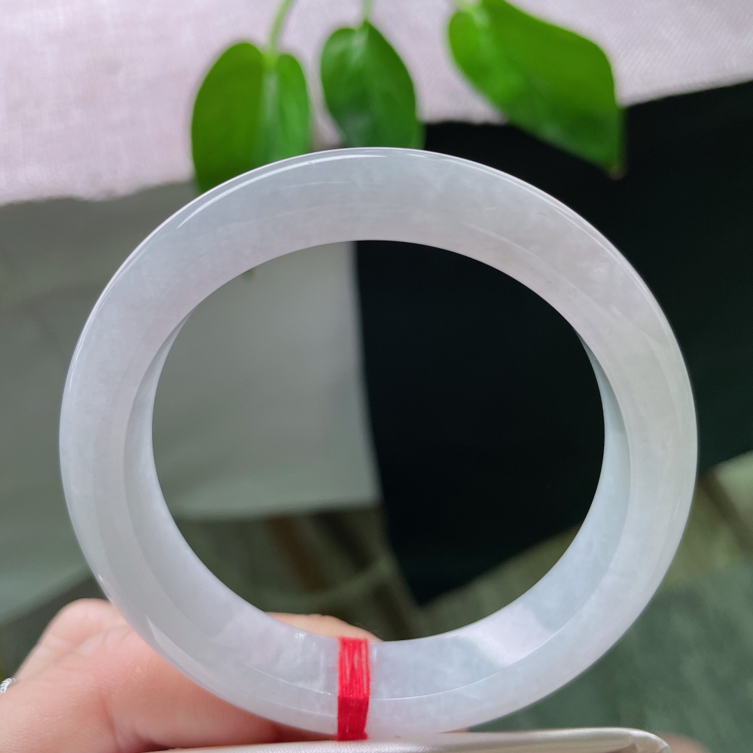 54.6/12/8.3，冰紫正圈，腕间一抹冰紫，是星河坠入寒潭的倒影。晶体，ss50066a