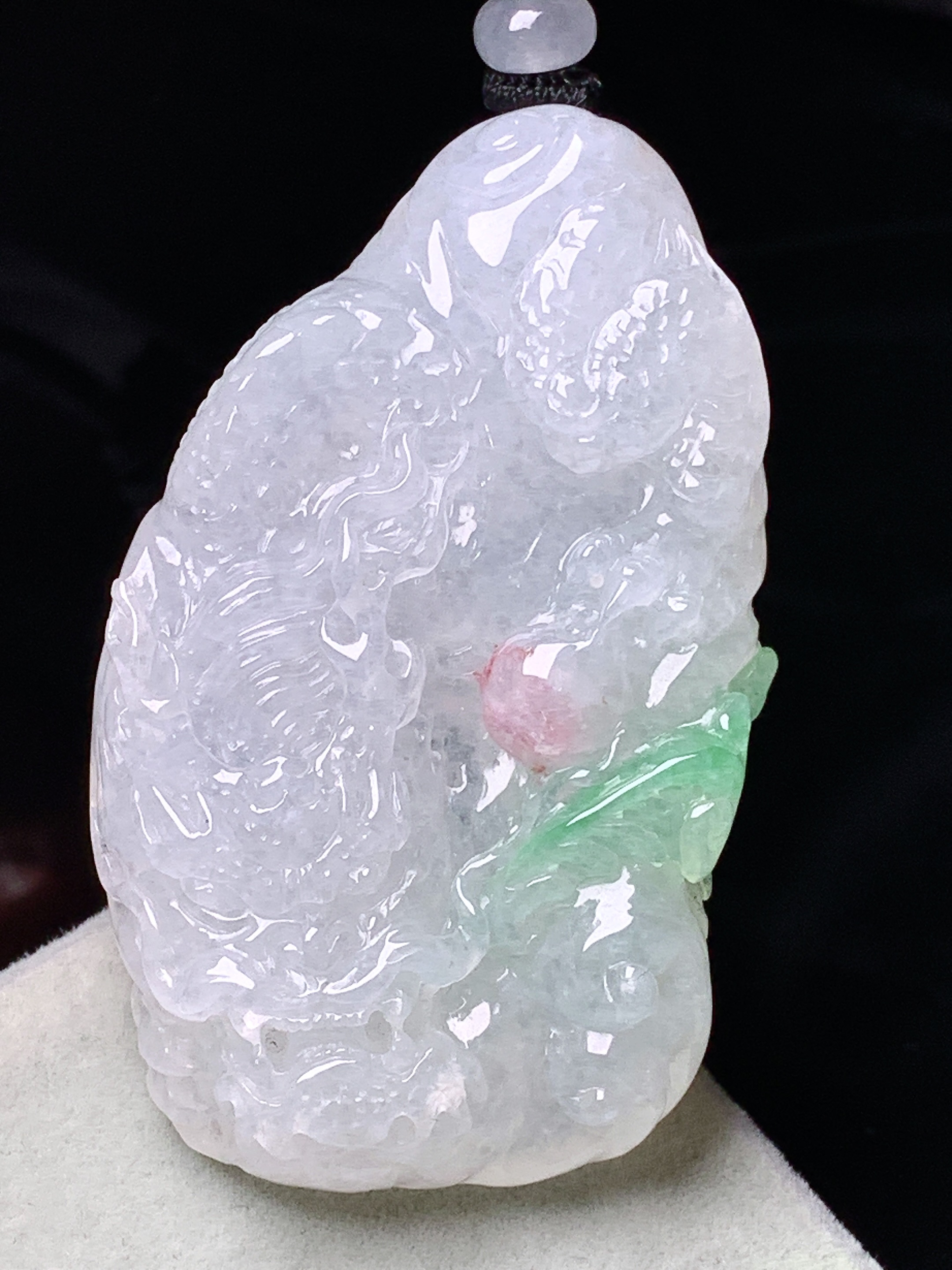 冰种龙牌吊坠 玉质细腻 色泽艳丽清新 水润亮眼 整体尺寸59*35.5*11.3w1