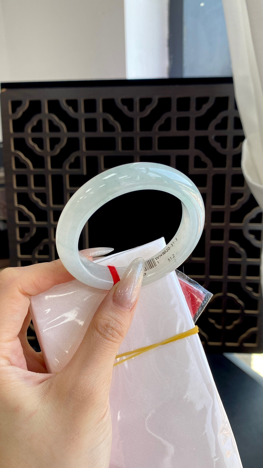 【白月光手镯】
尺寸：51.2-12-8.7
自然光无滤镜，原图直出