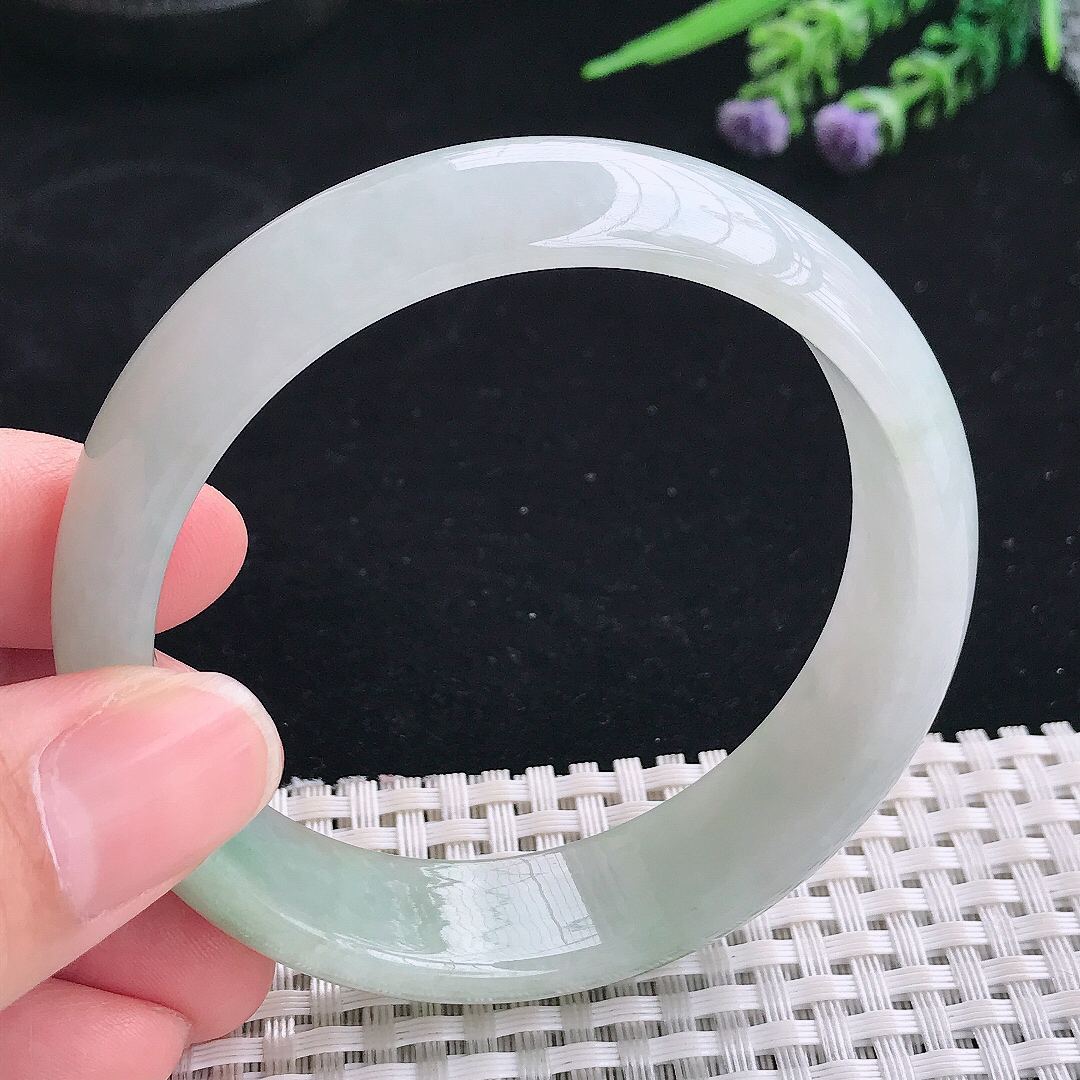 实拍A货翡翠58/15.8/7.2老坑秀气冰润浅绿手镯宽边玉镯平安镯美人镯