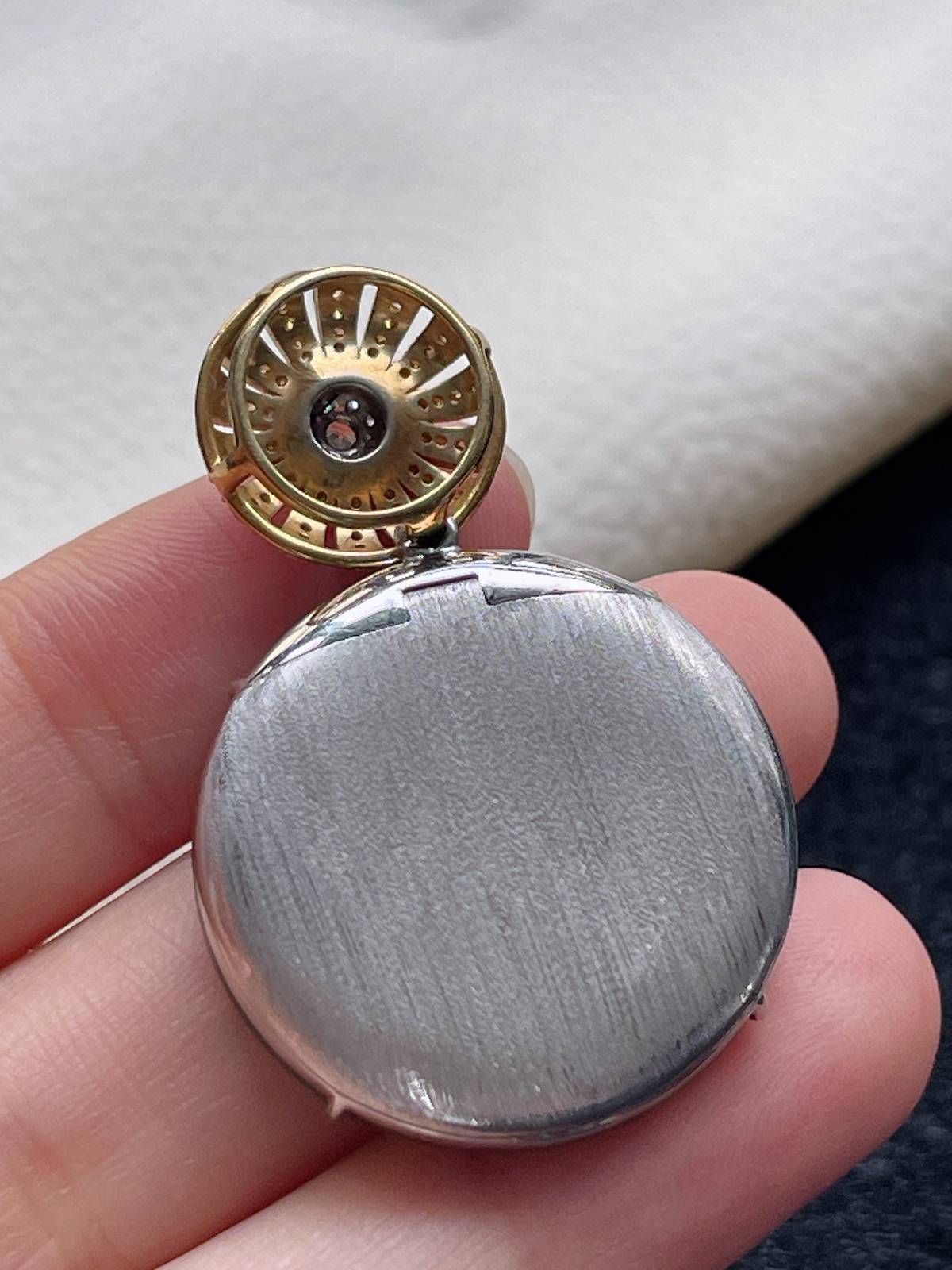 18k金豪镶 翡翠冰糯种浅绿色平安扣