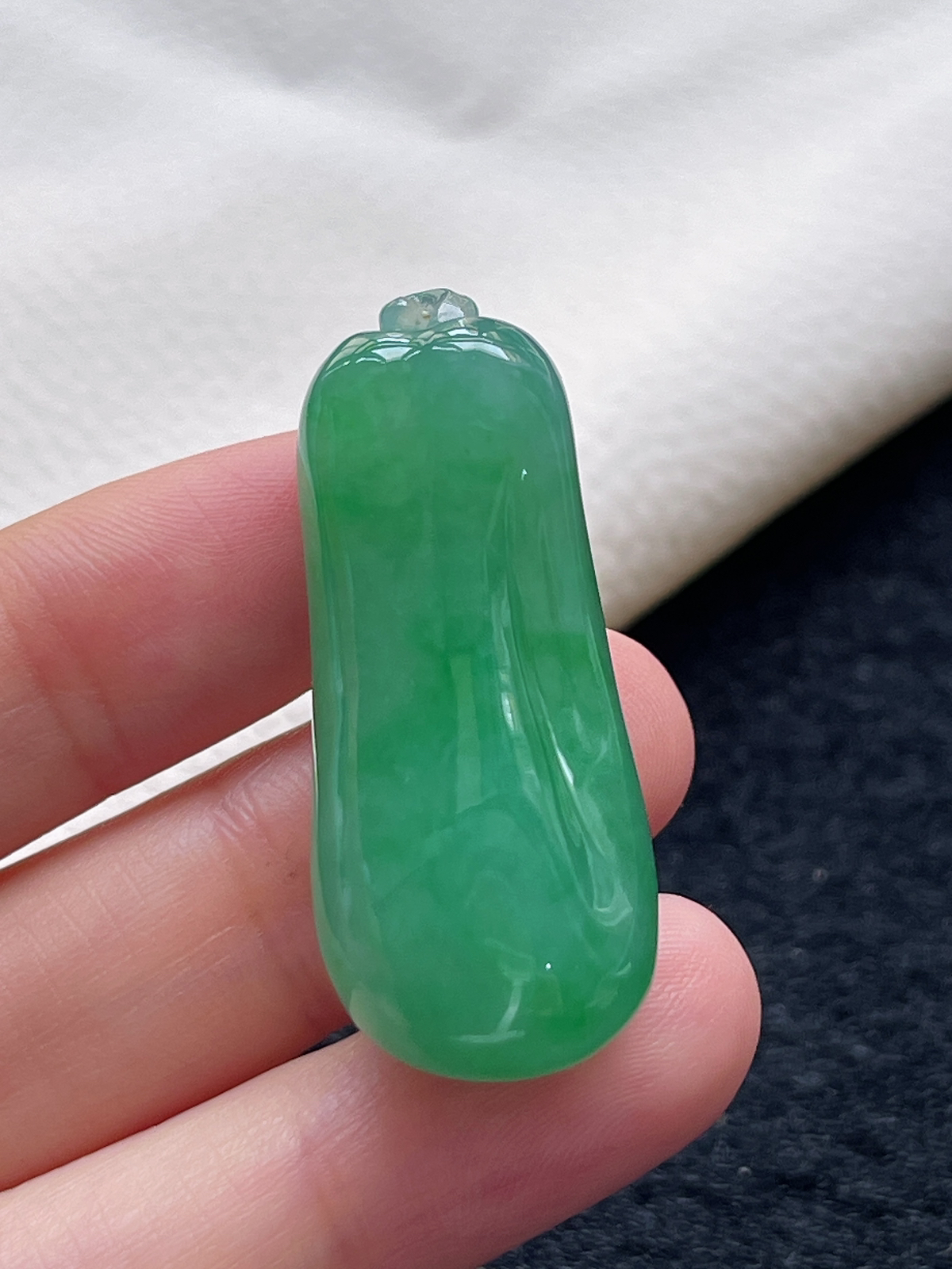 翡翠冰糯种浅绿色福瓜挂件