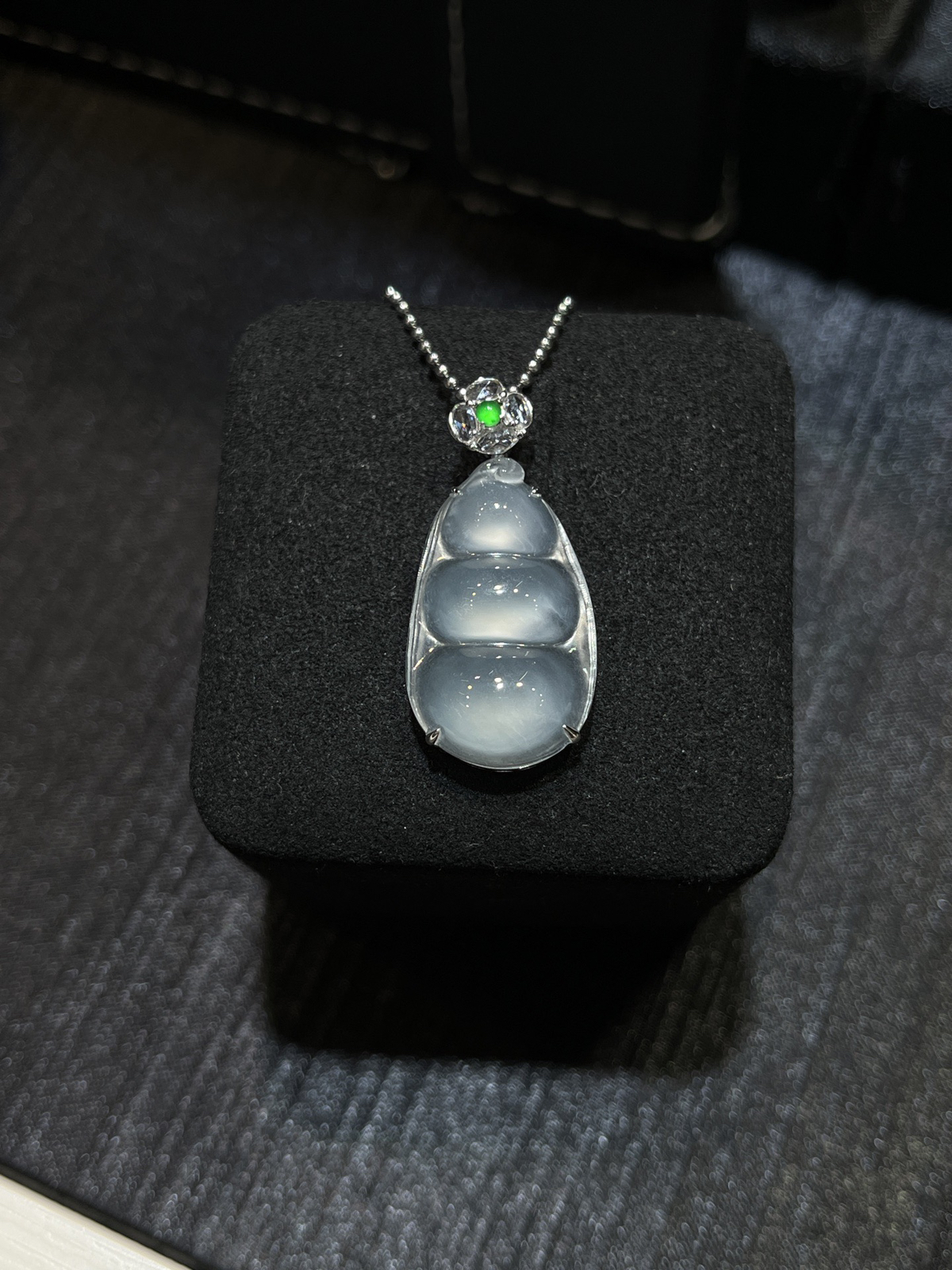 高冰裸镶福豆……
-

尺寸看图一
18k金镶嵌