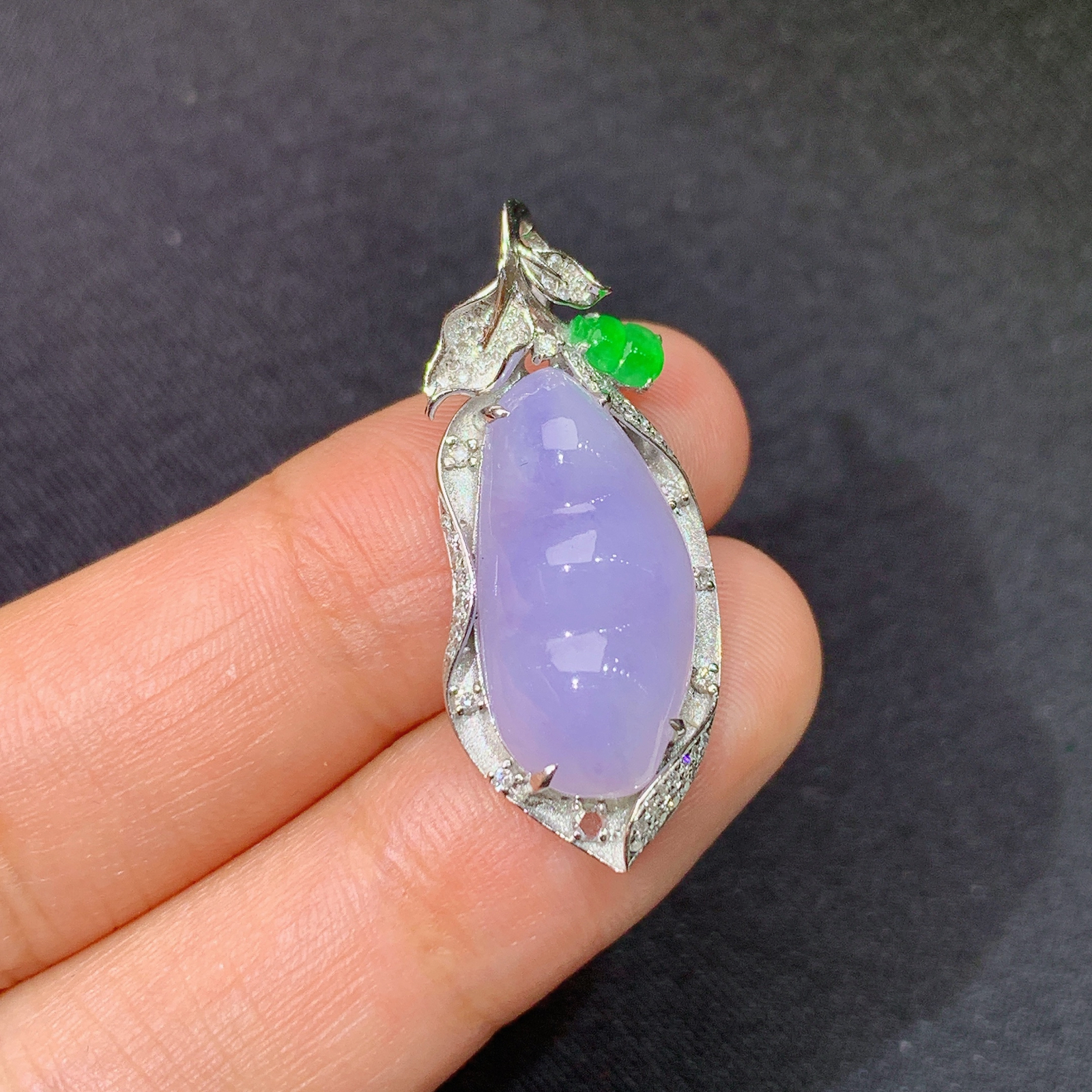 淡紫罗兰福豆吊坠，18k金镶嵌，温润细腻，颜色鲜艳，Jz 尺寸30.5*12.8*5.9