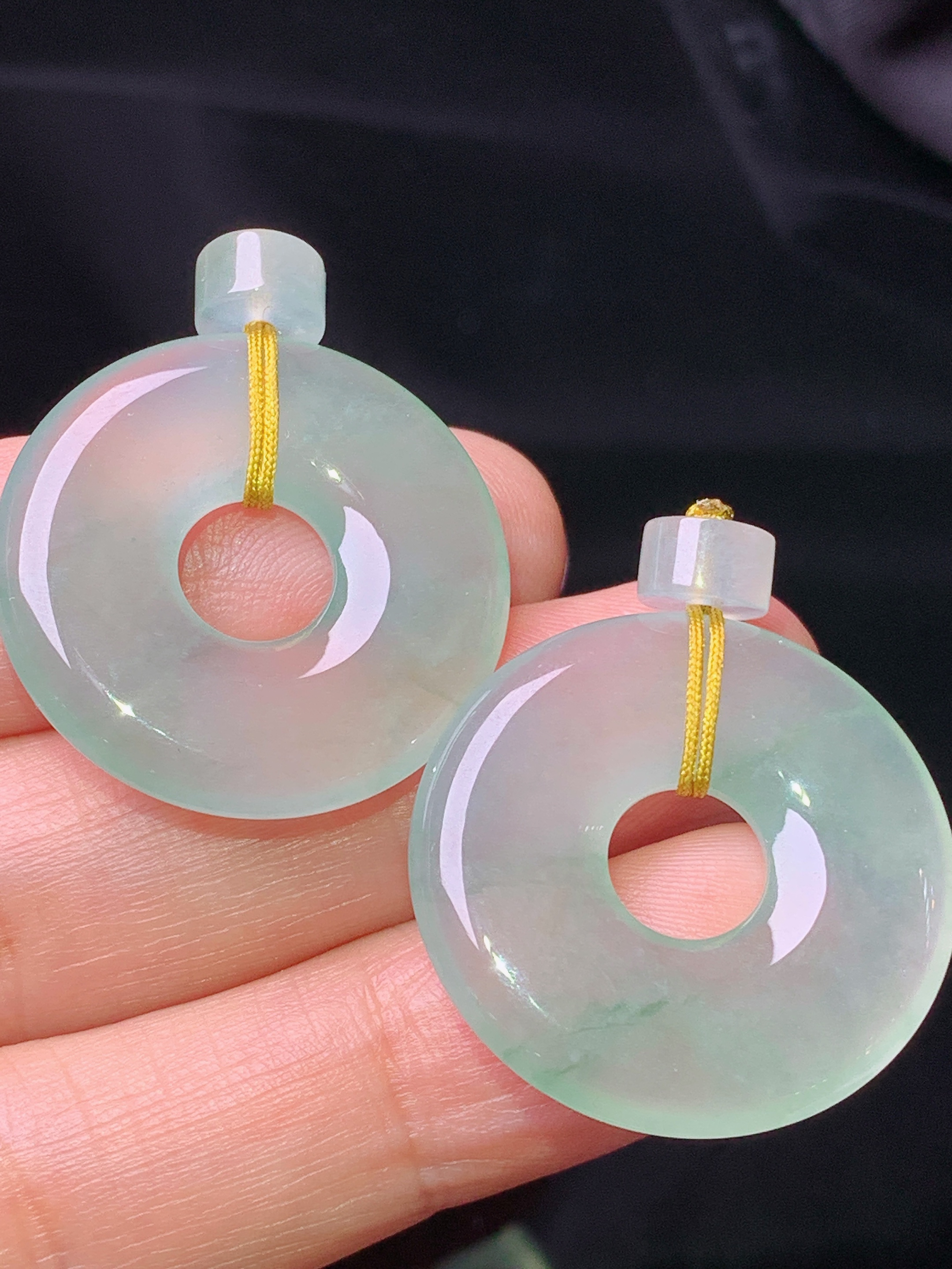 冰种平安环一对 玉质细腻 色泽艳丽清新 水润亮眼 整体尺寸24.8*3.8j2