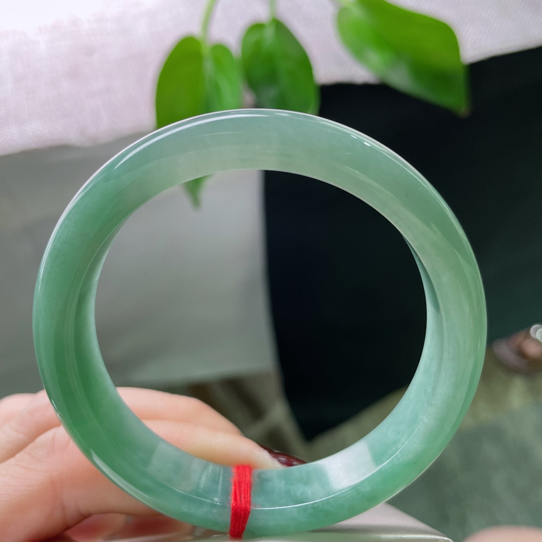 54.5/11.6/7.7，绿底正圈，水头好，底子细腻，清新、有质感、纯粹、匠心独具，一点皮纹，ss