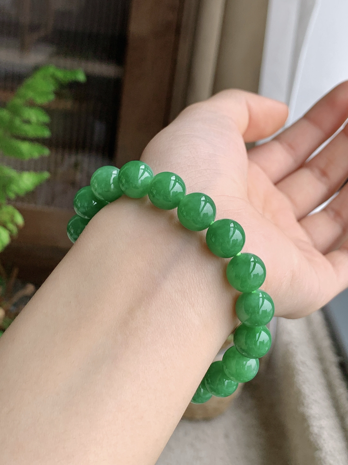 【珠子】冰阳绿手串满绿圆珠子手串
【说明】缅料 性价比高  
【尺寸】9.8mm..