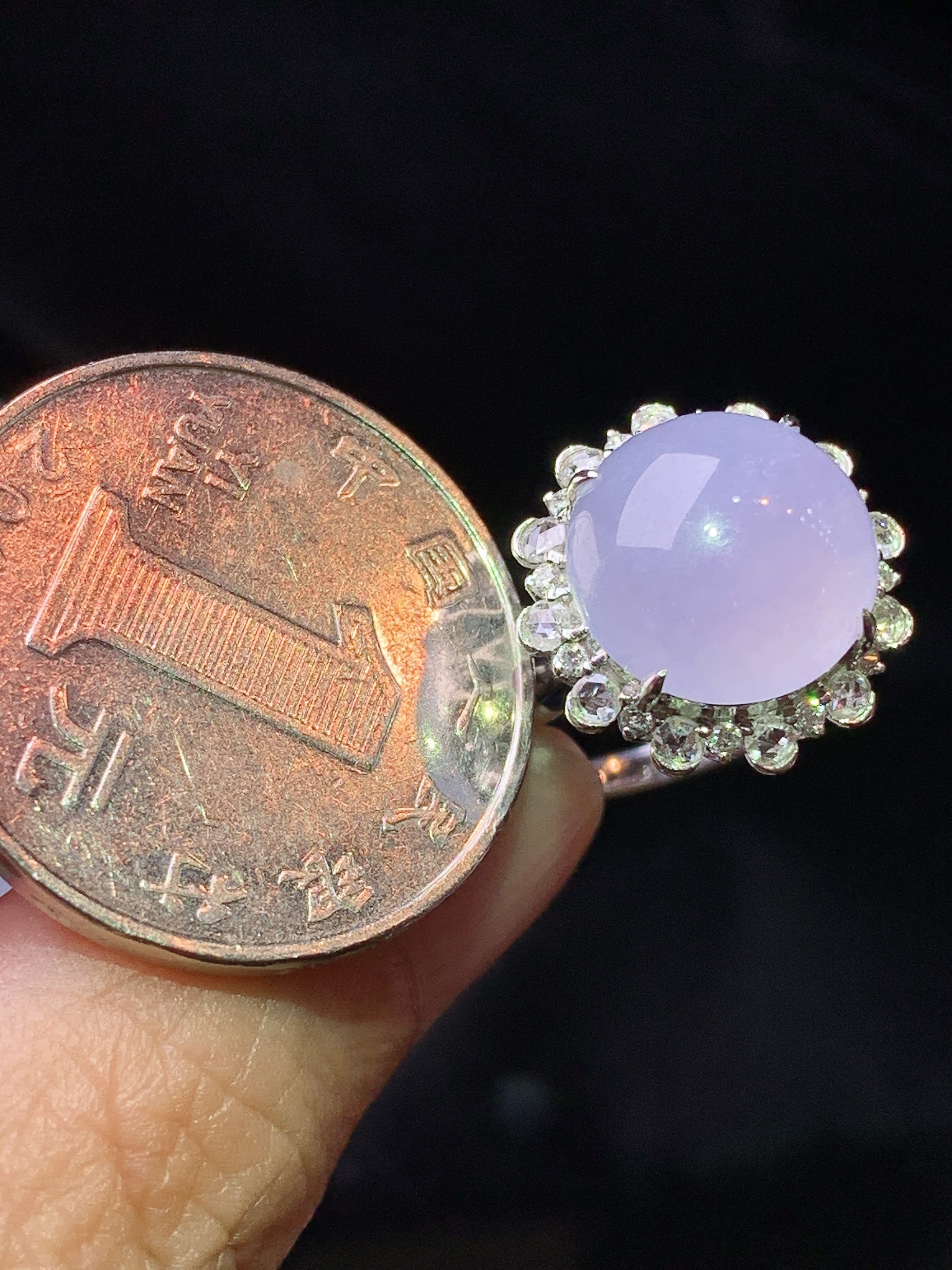 18k金钻镶嵌紫罗兰蛋面戒指 玉质细腻 色泽艳丽清新 水润亮眼 圈口13 整体尺寸15.7*11.8m5