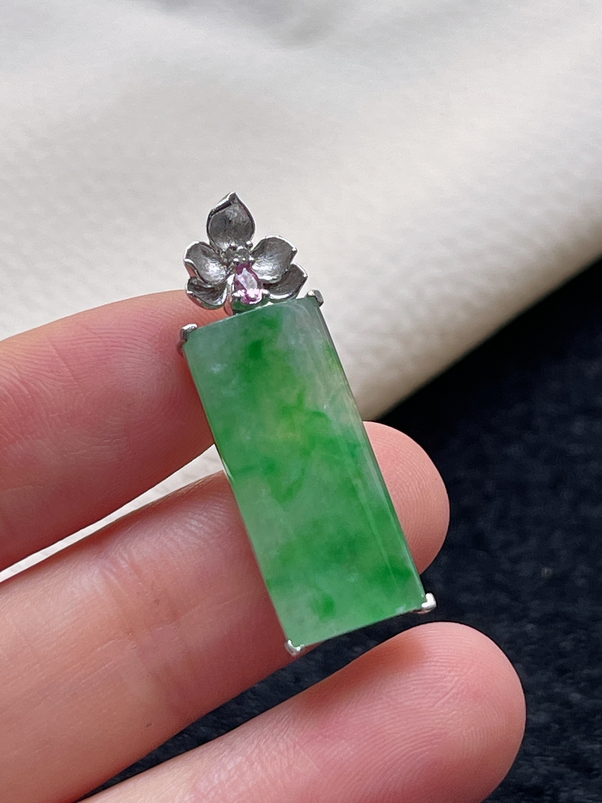 18k金 翡翠冰糯种飘绿无事牌挂件