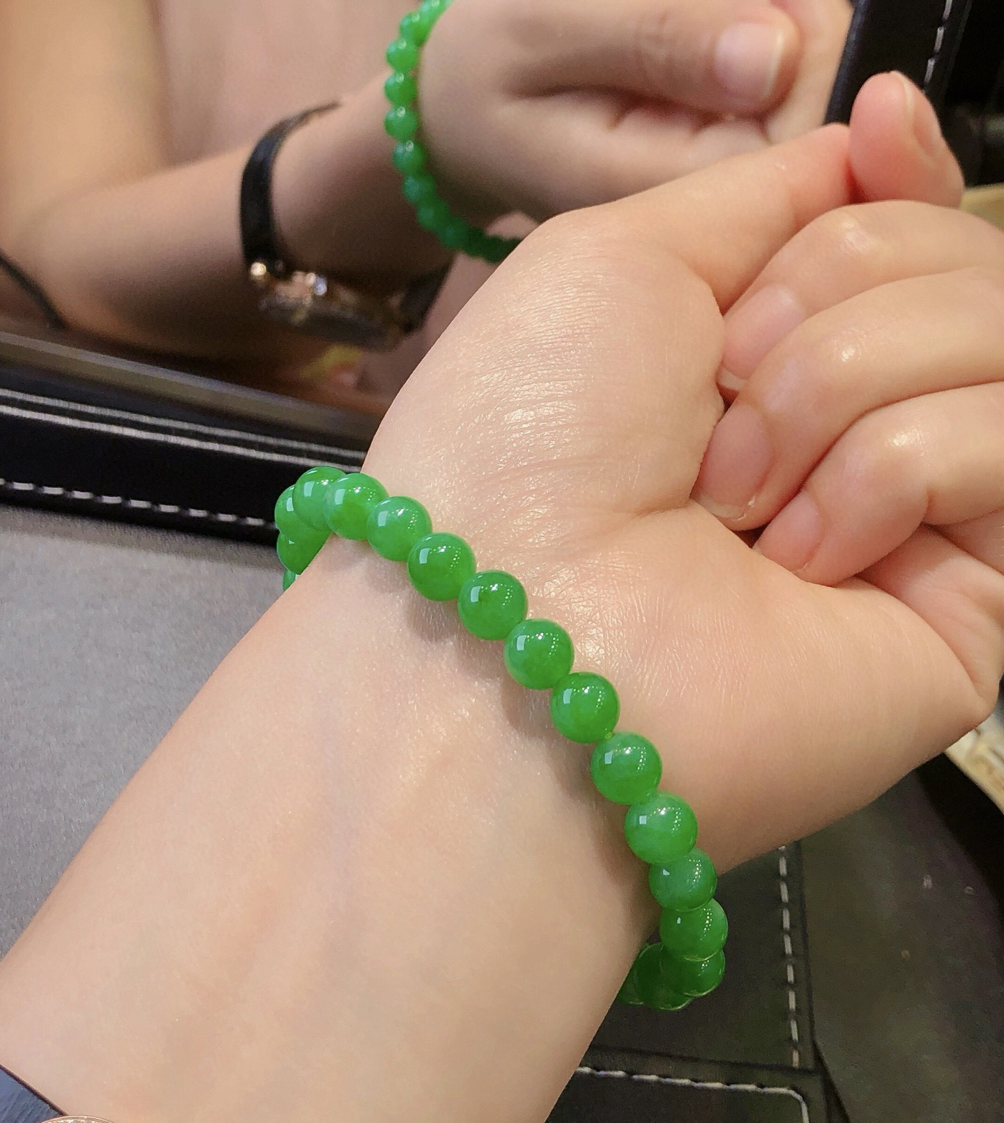 正阳绿手串
 翠色艳 性价比巨香