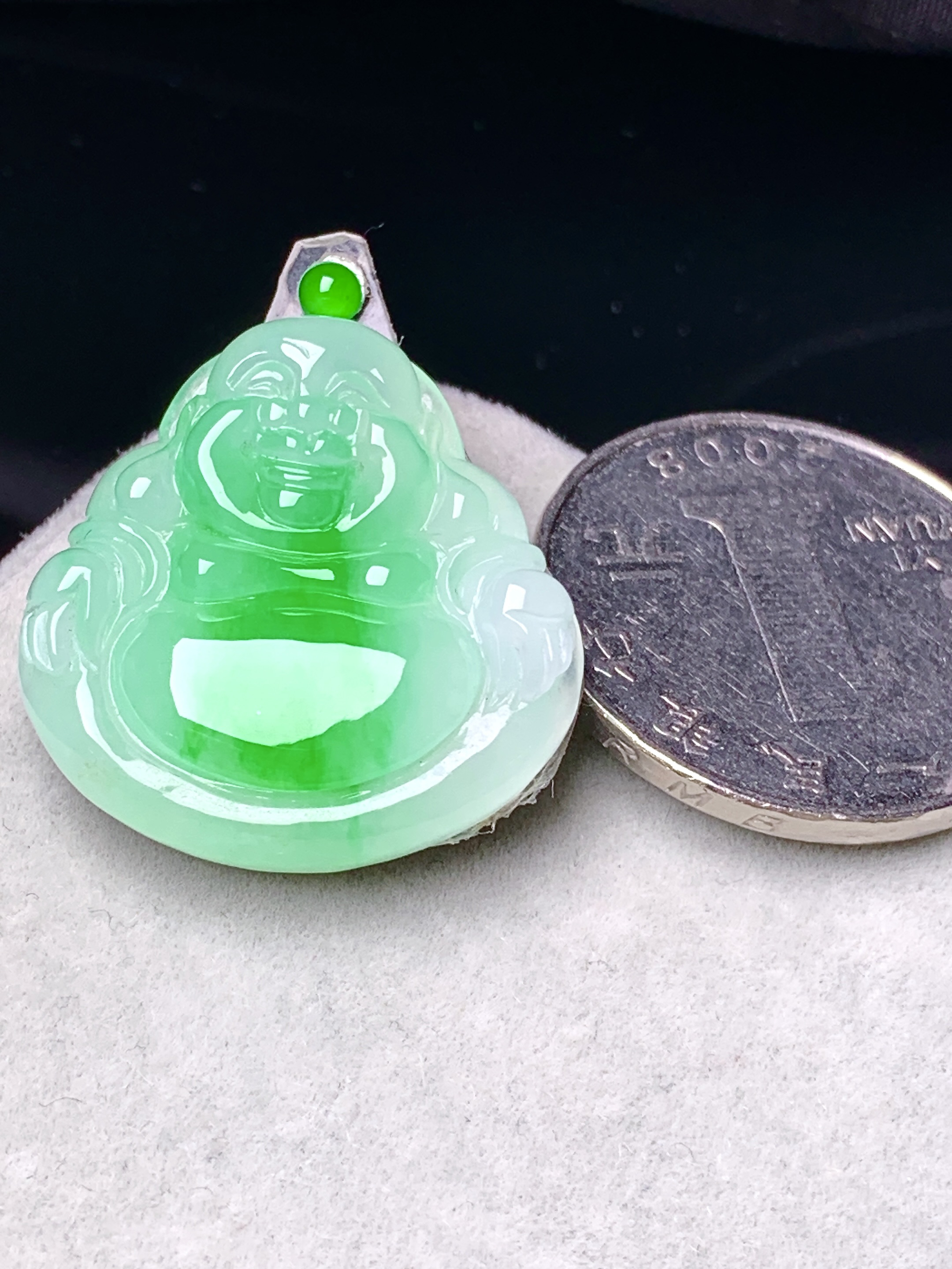 镶嵌款 飘绿佛公吊坠 玉质细腻 色泽艳丽清新 水润亮眼 整体尺寸24.5*24*6.5*2x