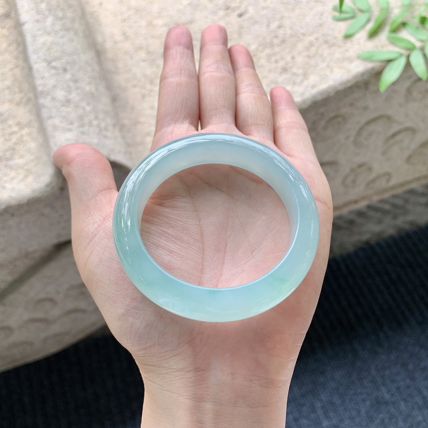 正圈49 50 【圈口】50.1/11.6/8.4 【编码】DZ041022 【描述】冰糯晴绿，水润