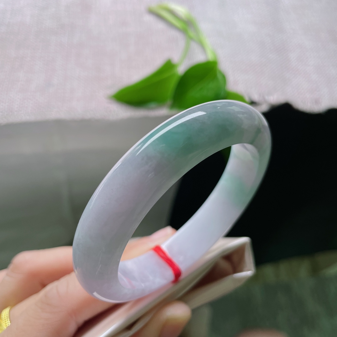 55.7/13.1/9，紫罗兰正圈，水润，一半烟火，一半诗意，不负春光不负己。整体。ss49998a