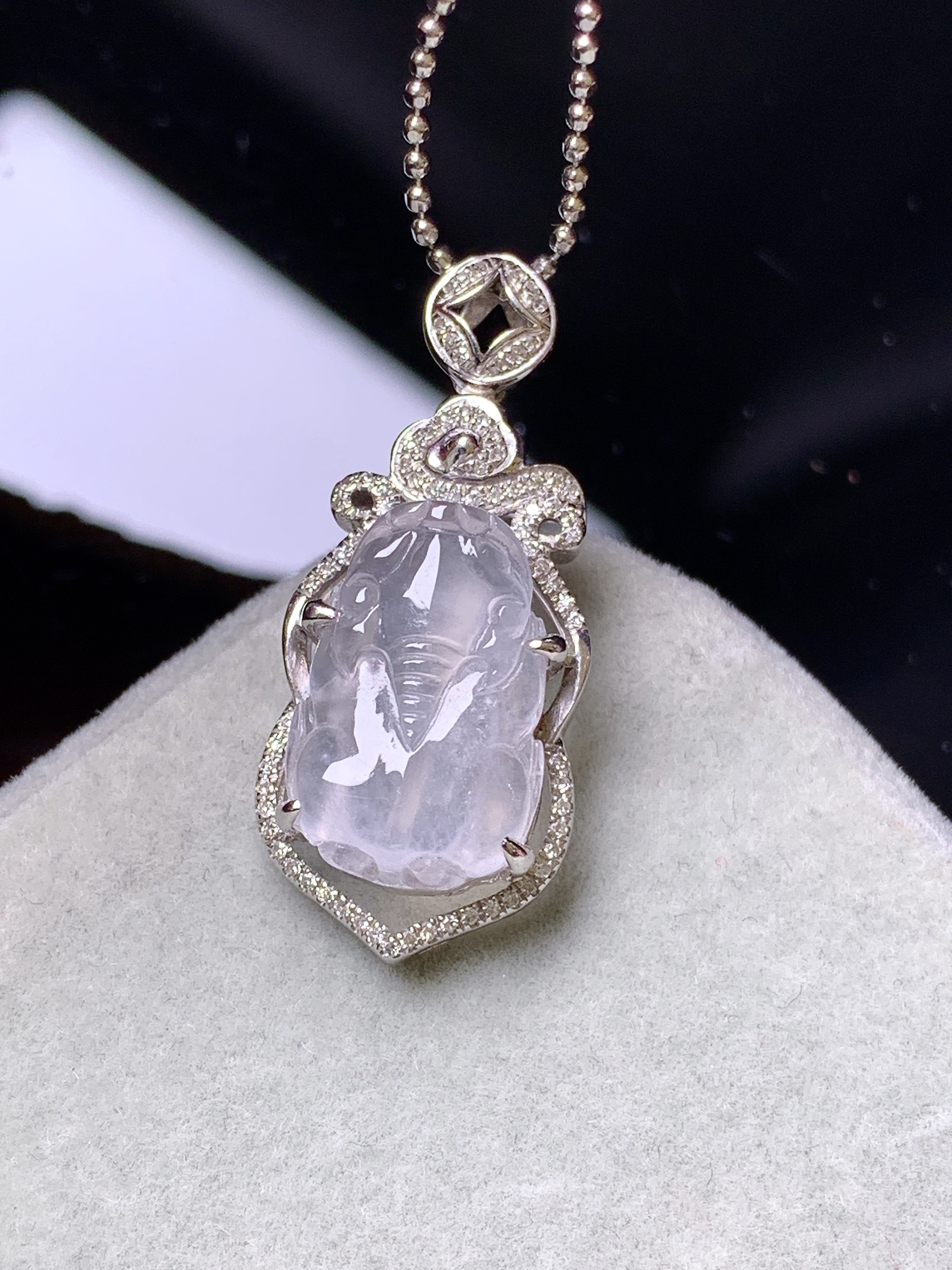 18k金钻镶嵌冰种貔貅吊坠 玉质细腻 色泽艳丽清新 水润亮眼 整体尺寸29*12.6*7.5z1