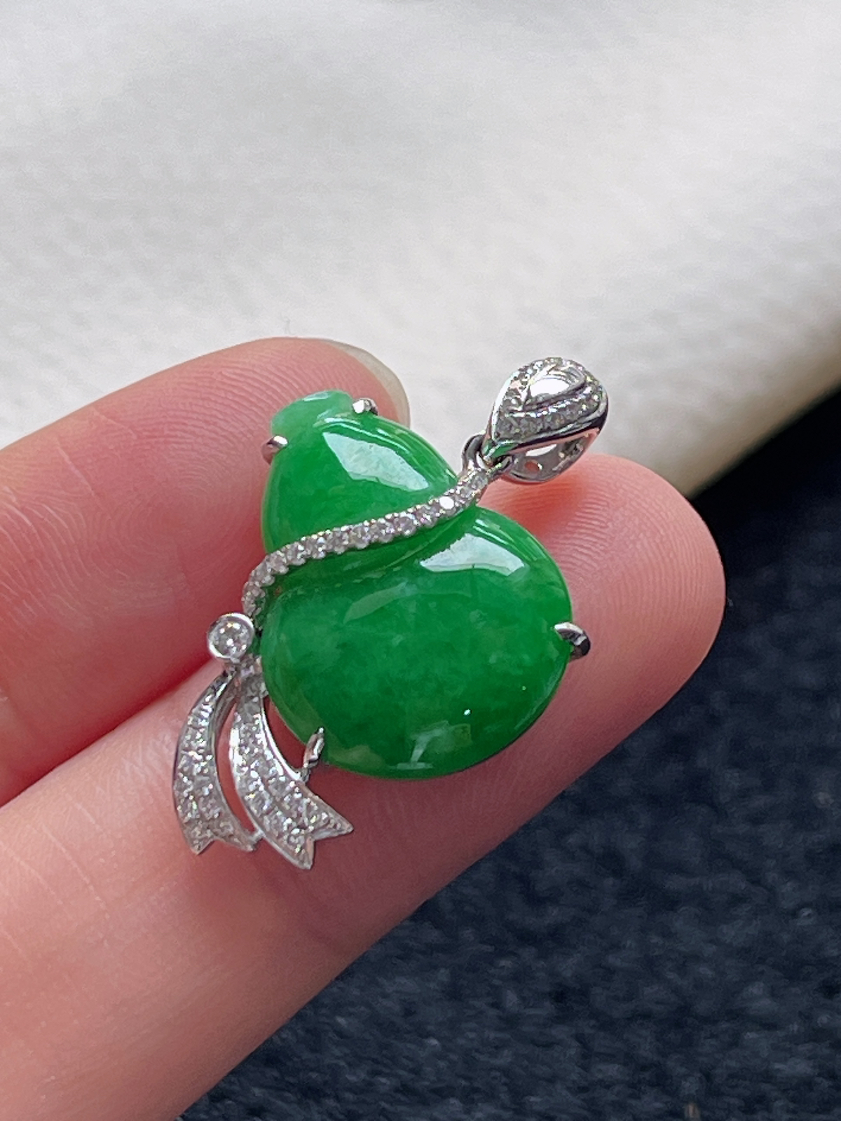 18k金翡翠糯化种绿色葫芦挂件