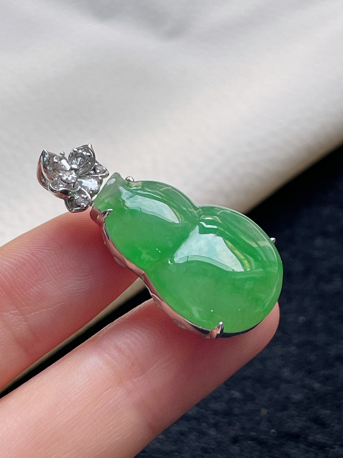 18k金 翡翠冰糯种飘绿葫芦挂件