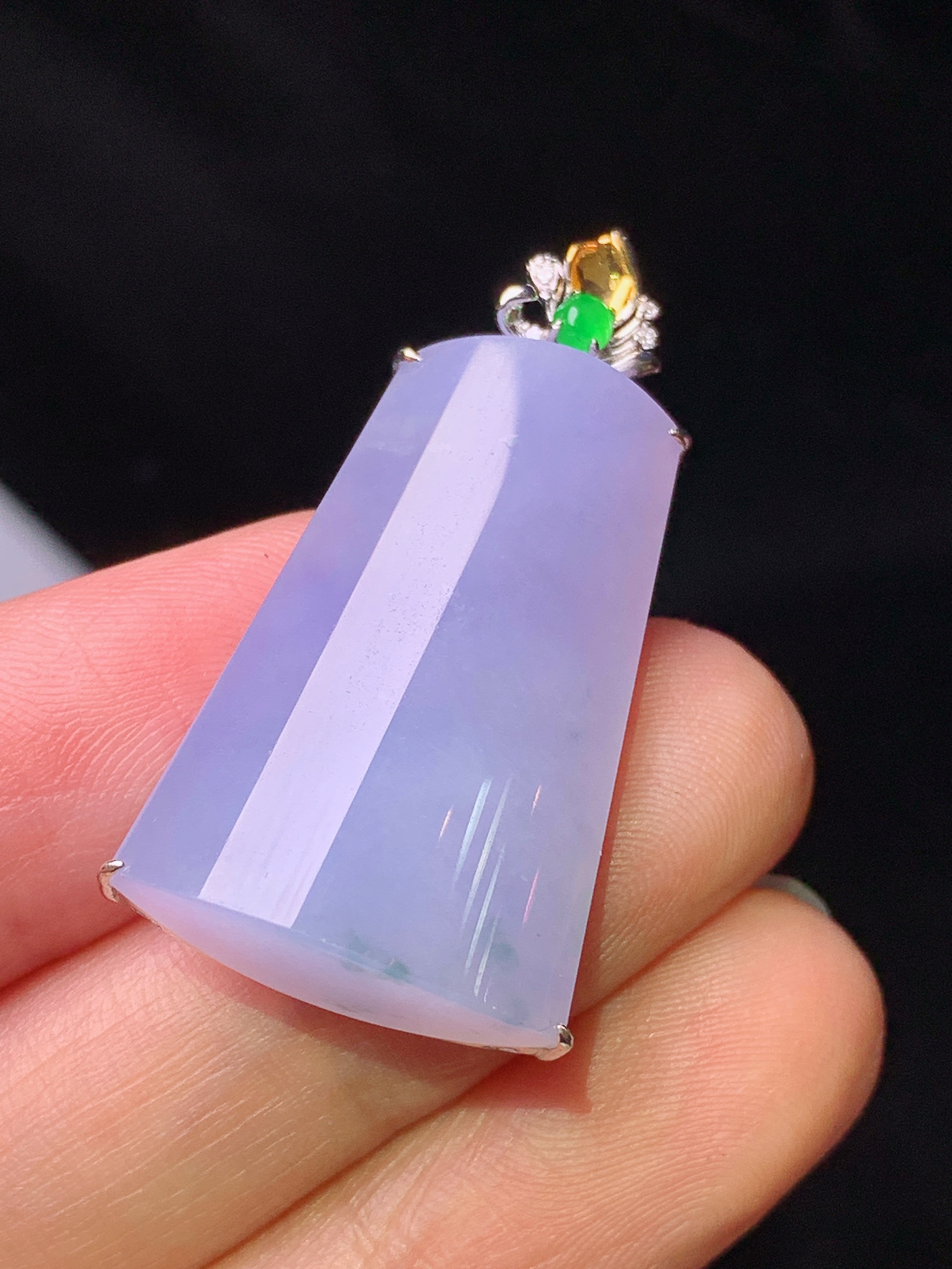 18k金钻镶嵌紫罗兰玉柱吊坠 玉质细腻 色泽艳丽清新 水润亮眼 整体尺寸36*17.8*8.3x5