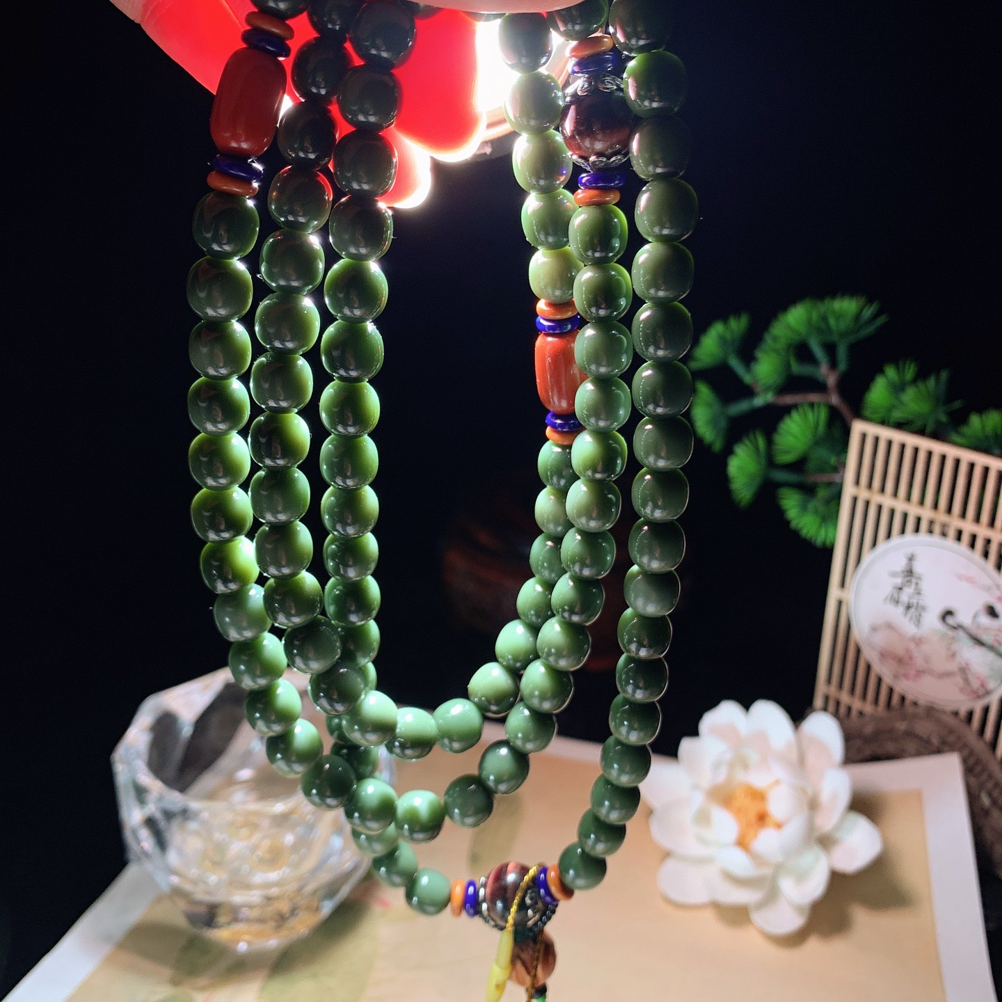 新疆和田玉沙枣青108老型珠项链 单颗尺寸8/8重96克 玉质细腻油润 底色纯净 脂粉好，品质好。lt260407