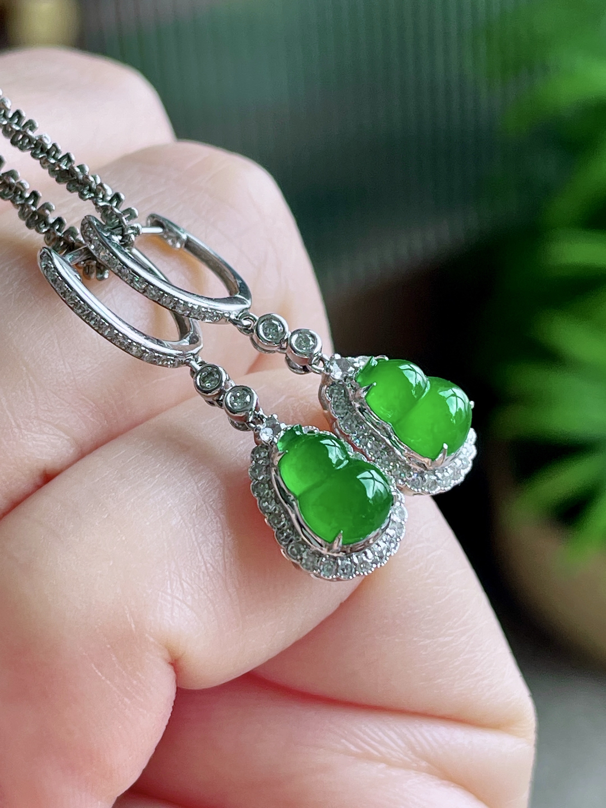 【镶嵌】冰辣绿葫芦耳坠
【说明】18k金镶嵌 性价比高  
【整体】 26.8-8.1-6.3.