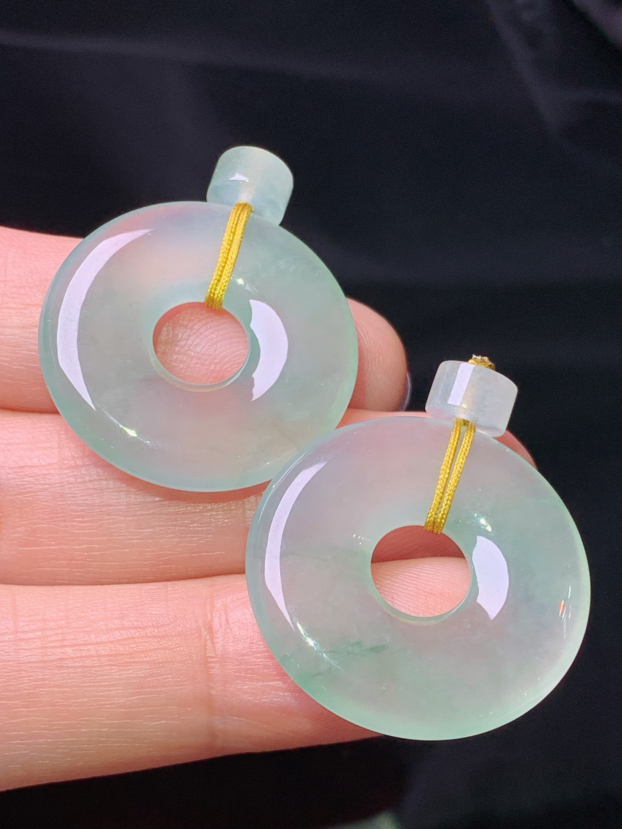 冰种平安环一对 玉质细腻 色泽艳丽清新 水润亮眼 整体尺寸24.8*3.8j2